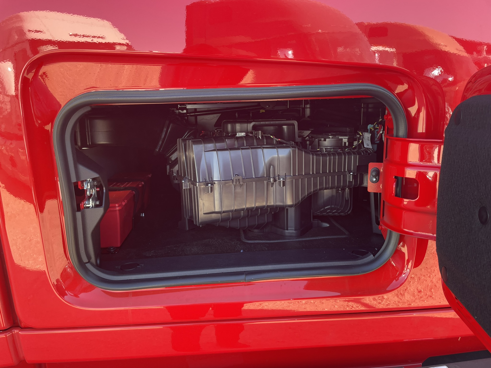 2026 Volvo - image 12