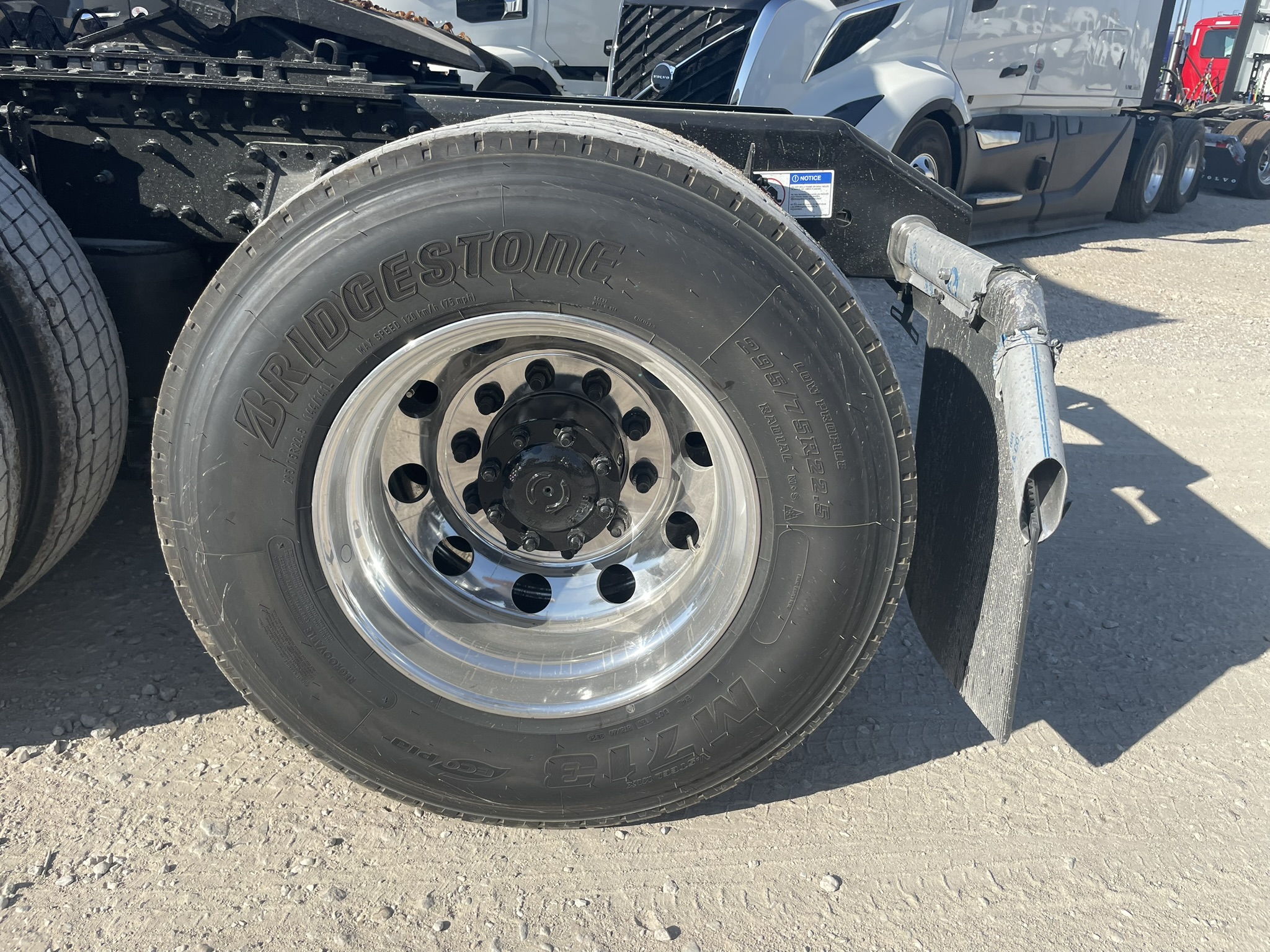 2026 Volvo - image 10