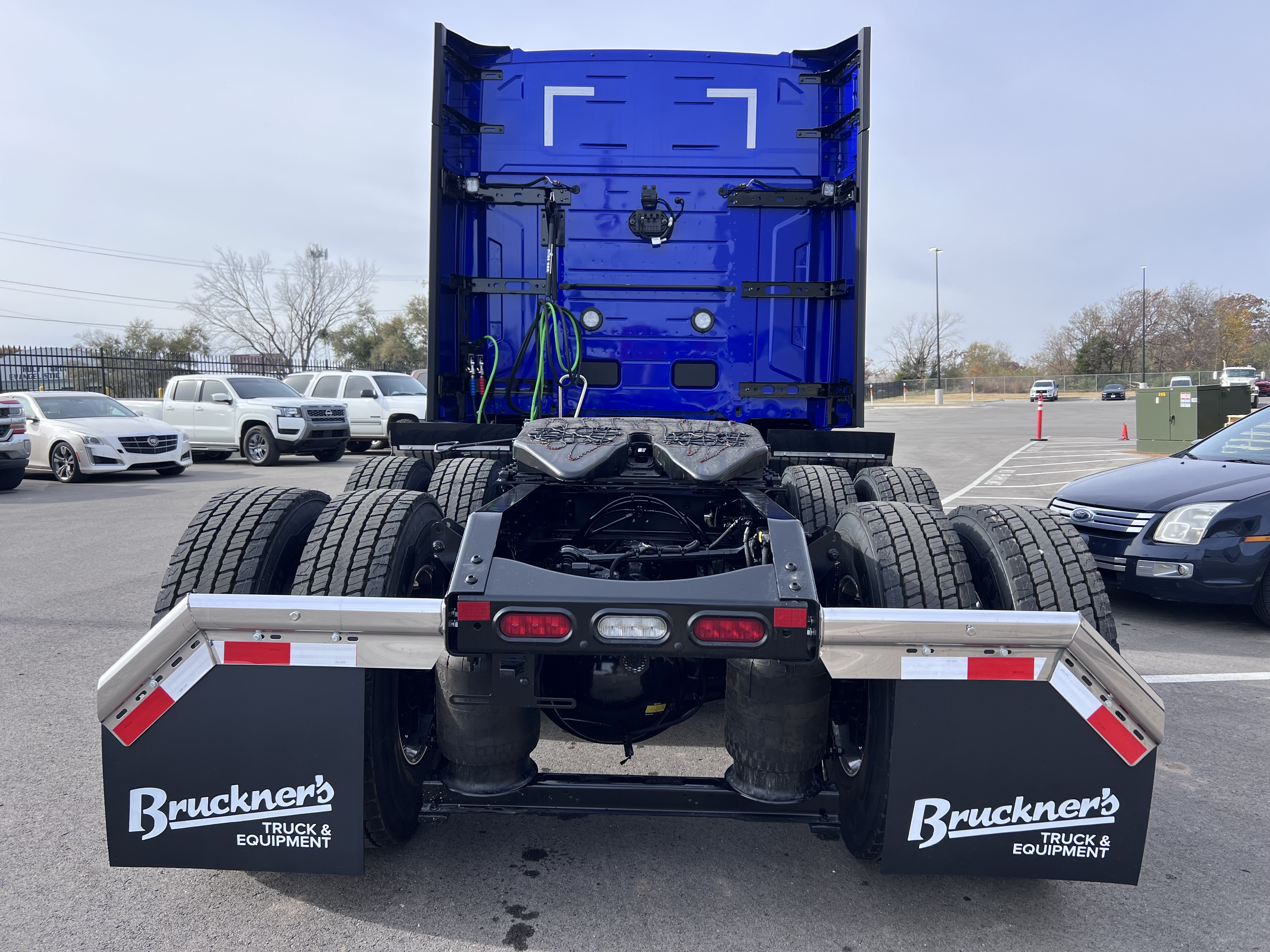 2026 Volvo - image 5