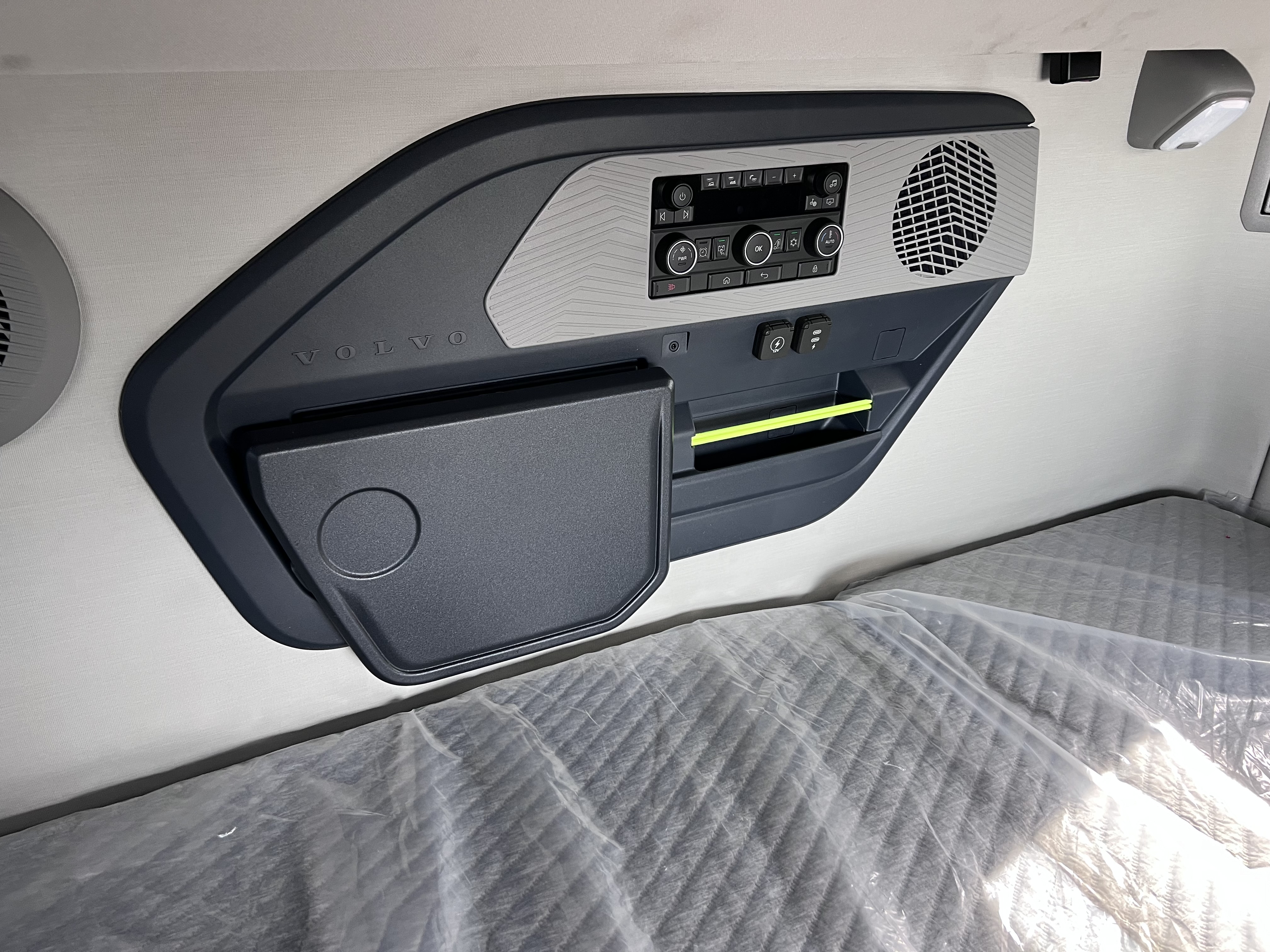 2026 Volvo - image 20