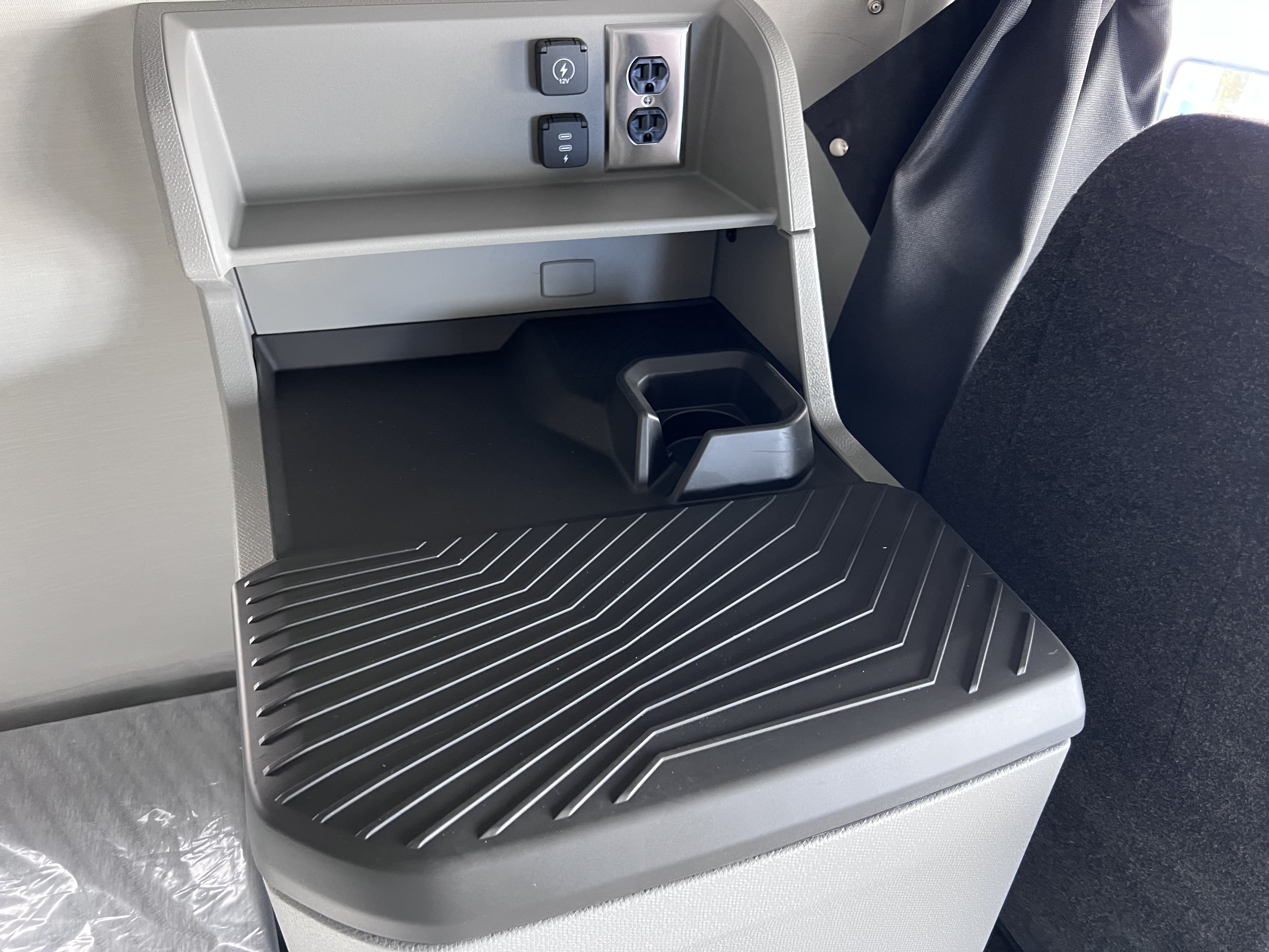 2026 Volvo - image 17