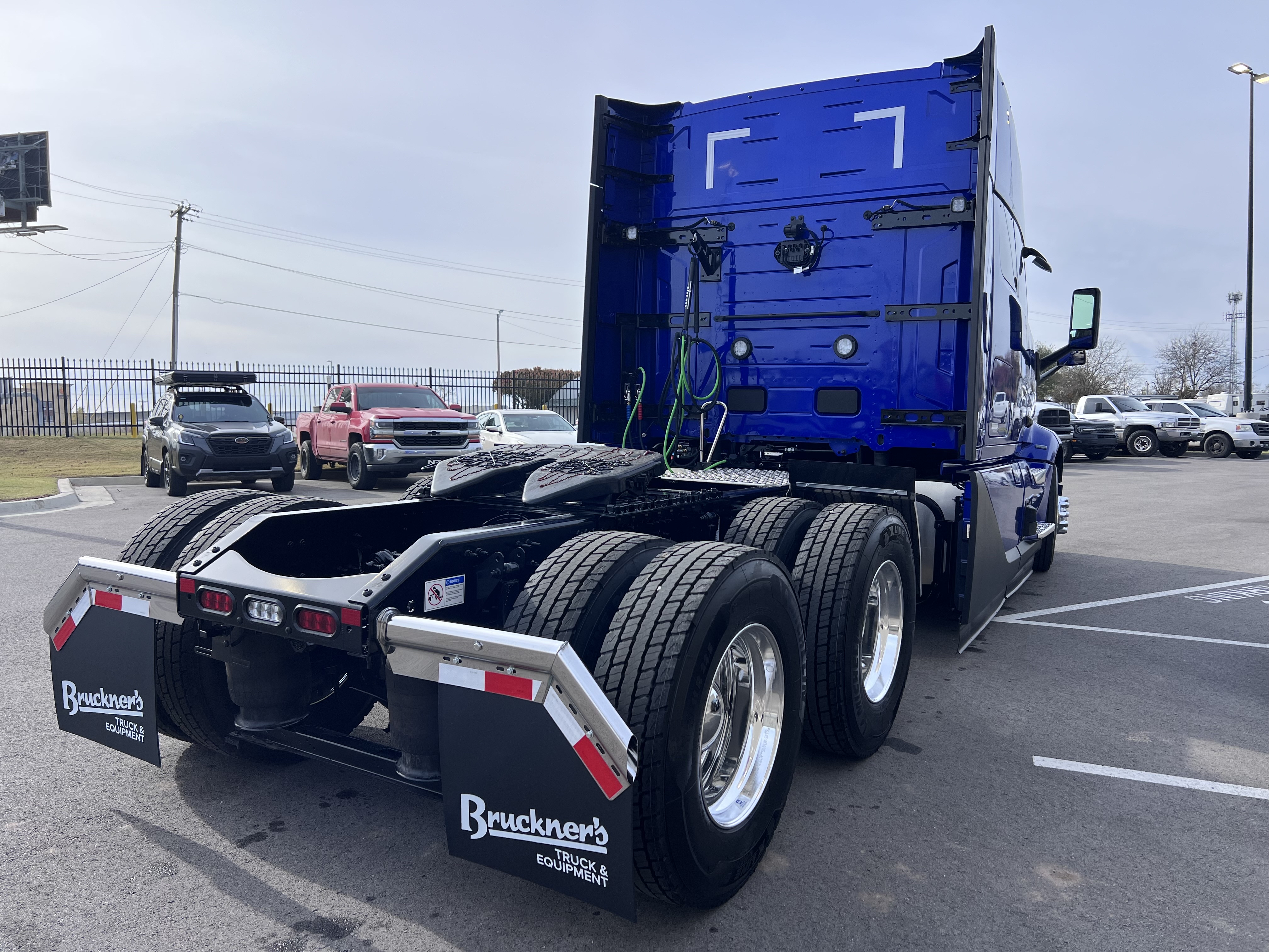 2026 Volvo - image 7