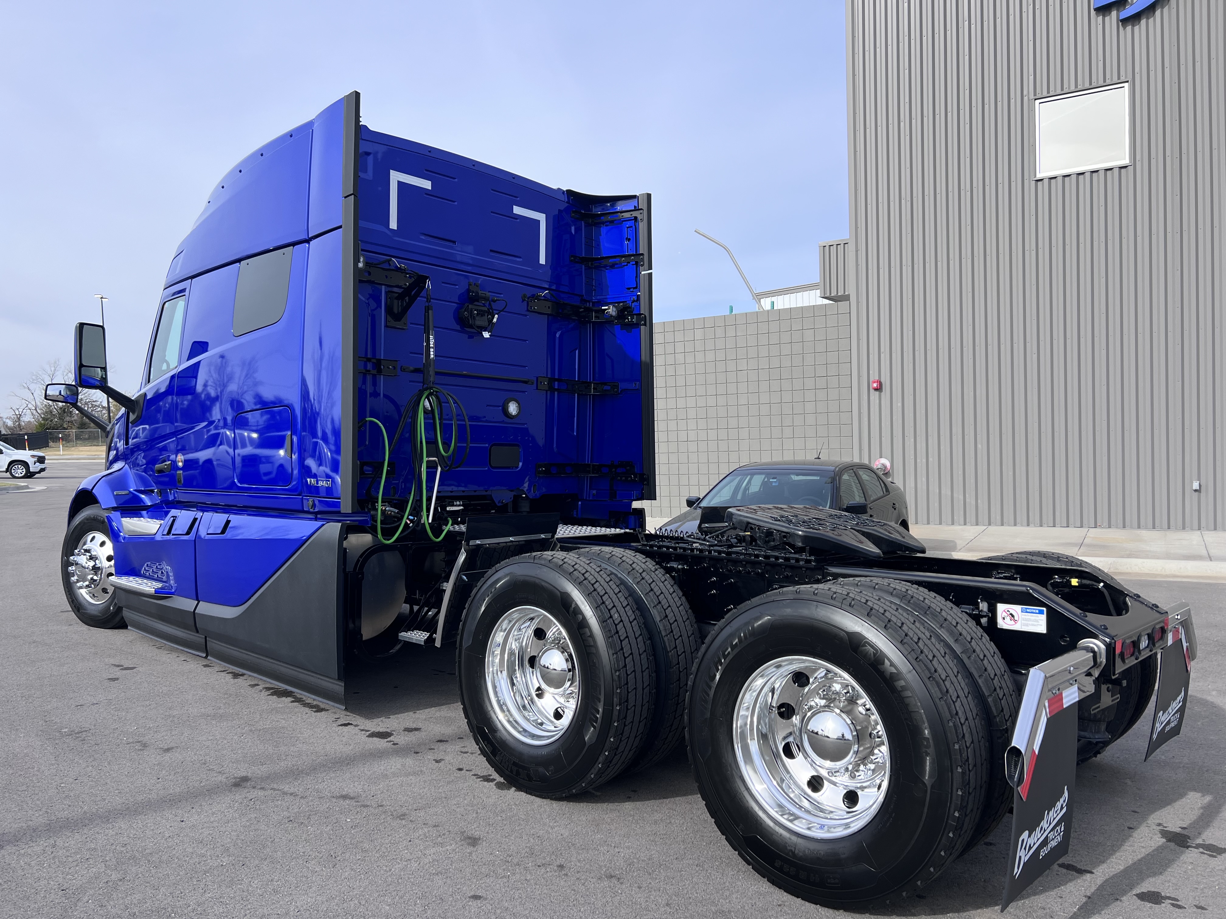 2026 Volvo - image 3