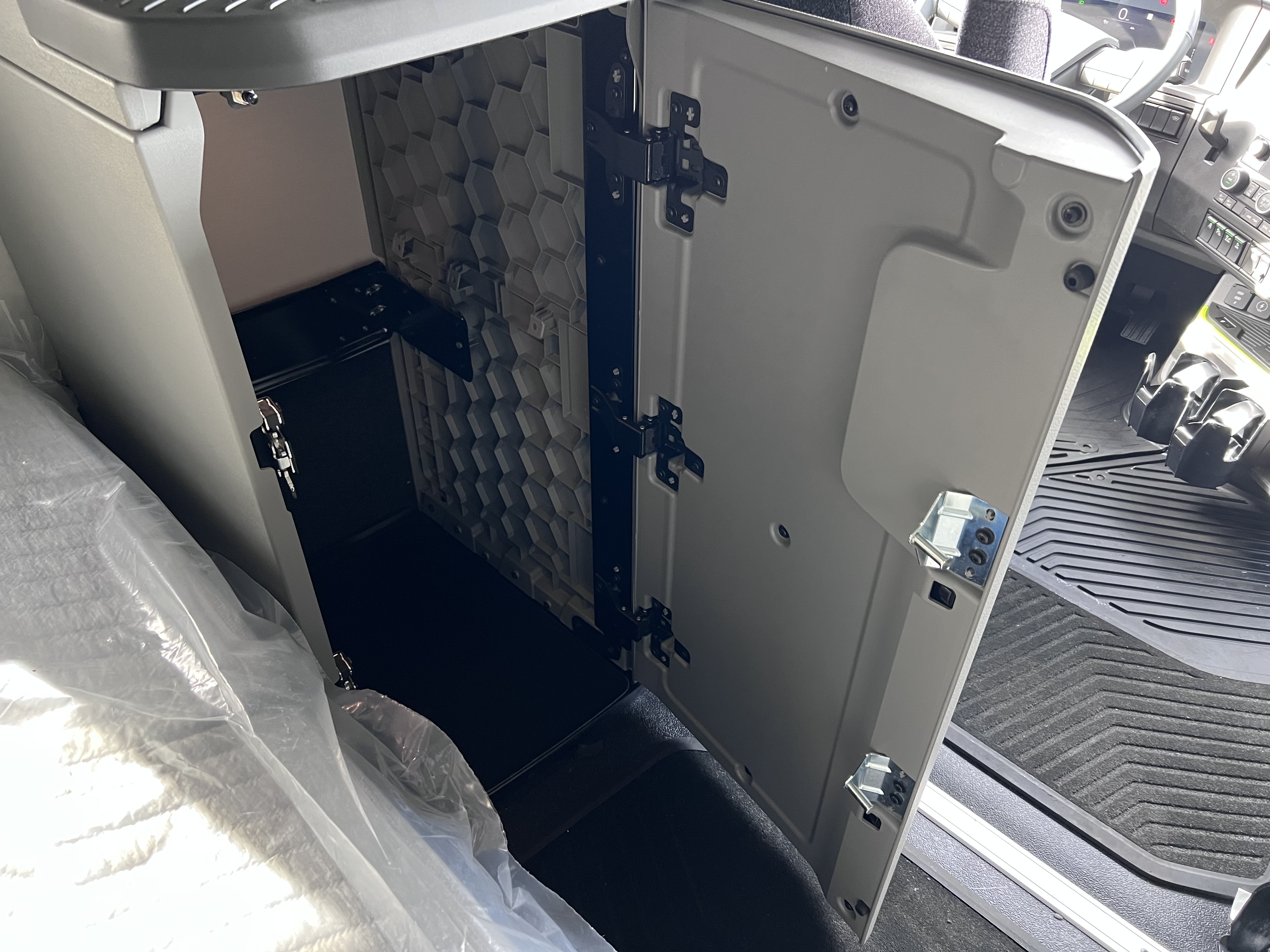 2026 Volvo - image 18