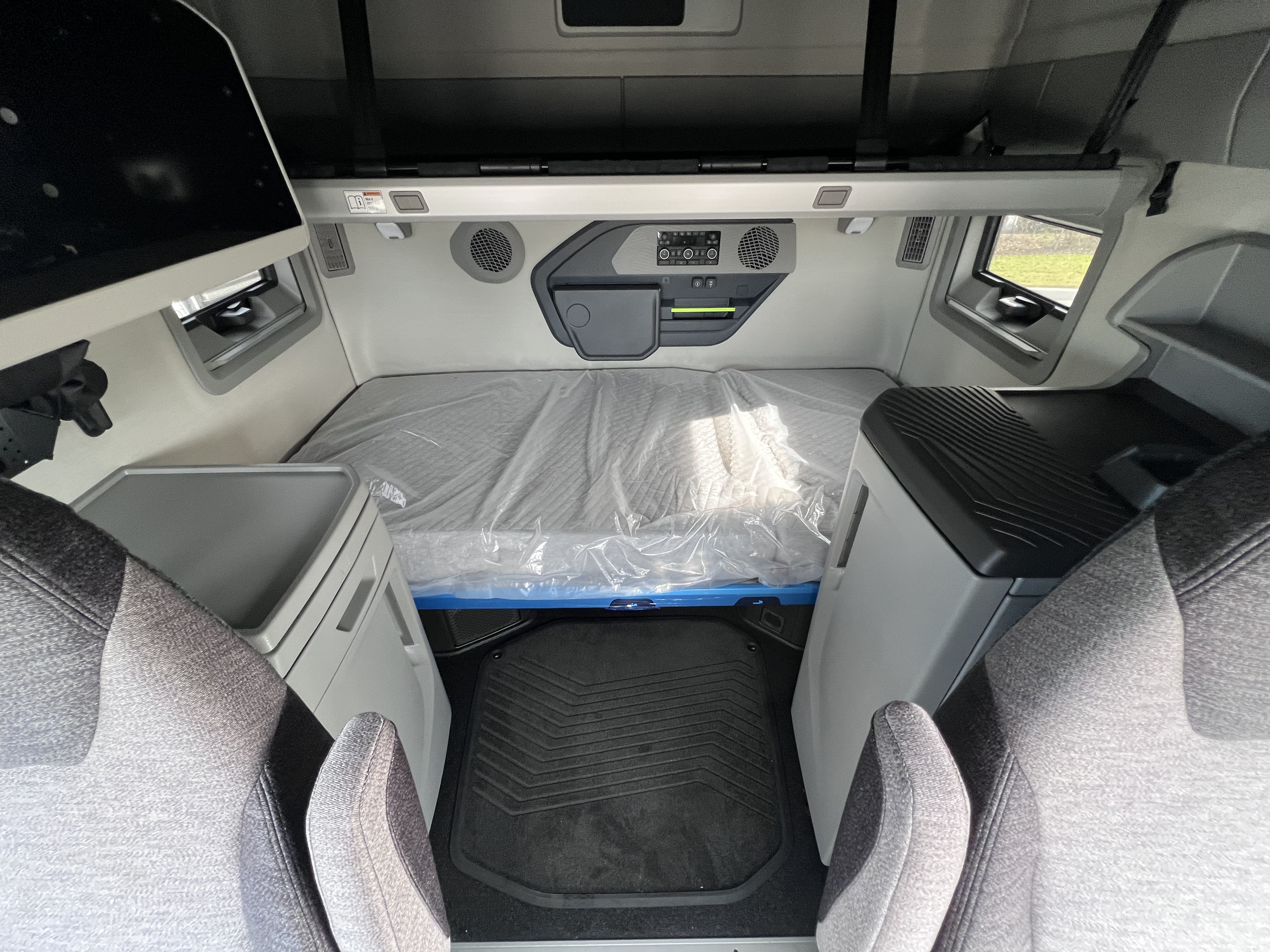 2026 Volvo - image 16