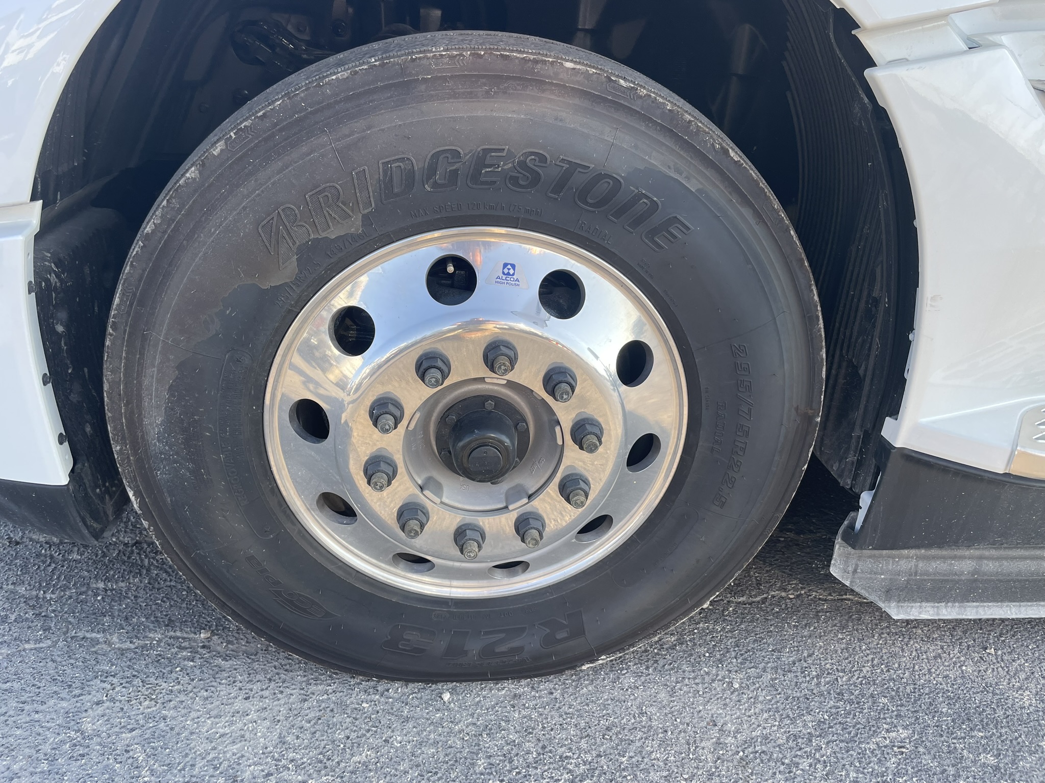 2026 Volvo - image 13