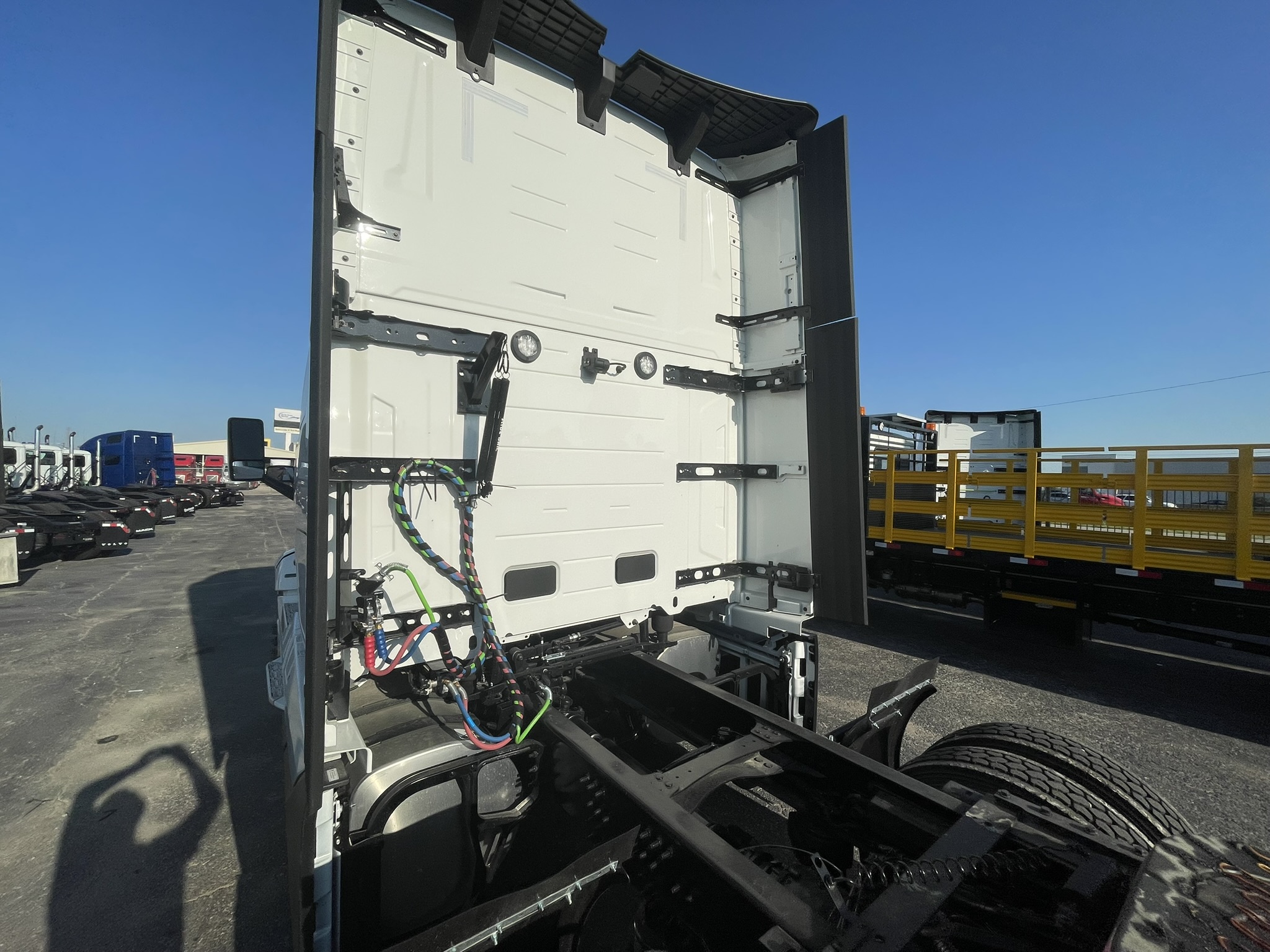 2026 Volvo - image 9