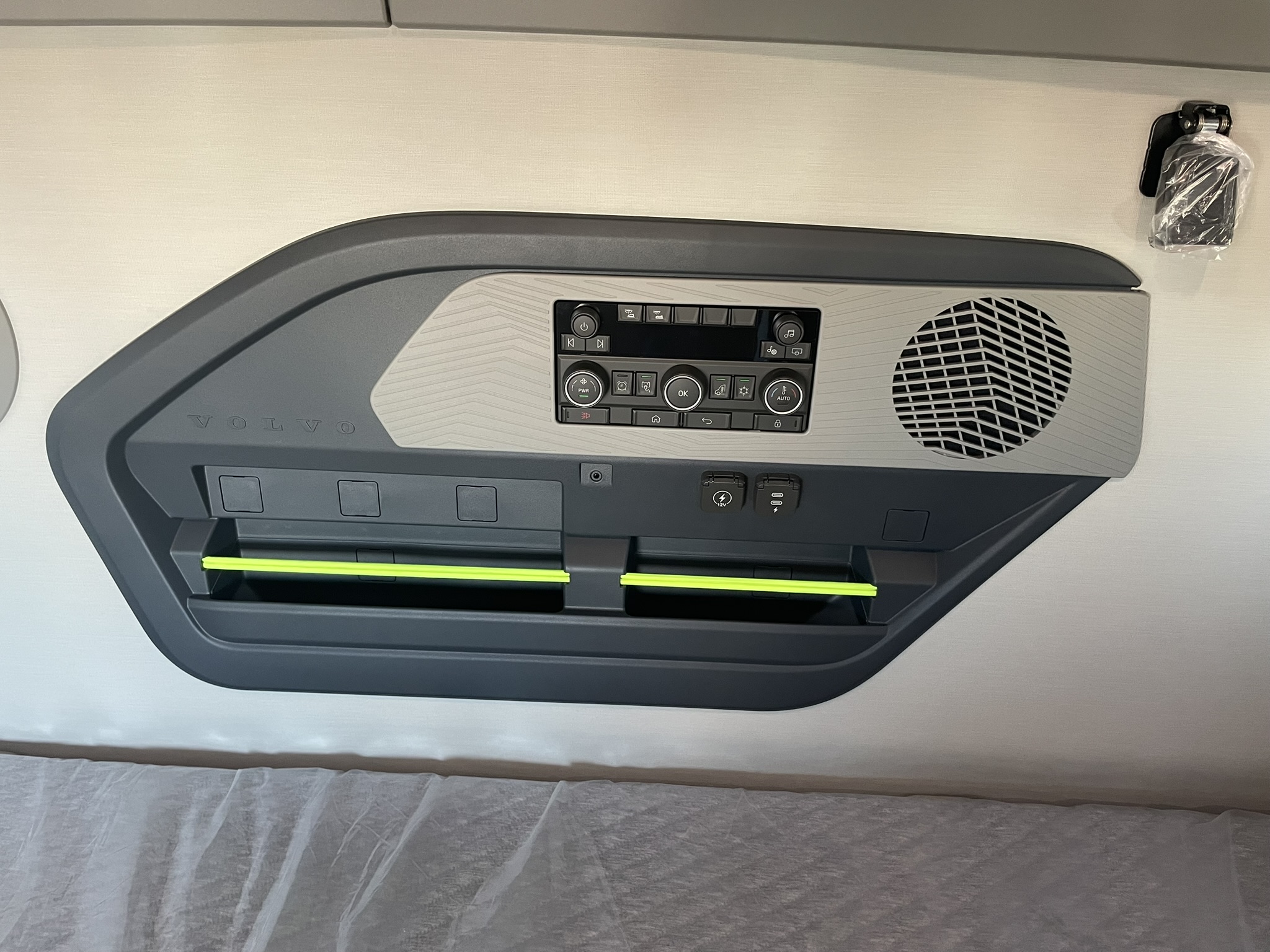 2026 Volvo - image 22