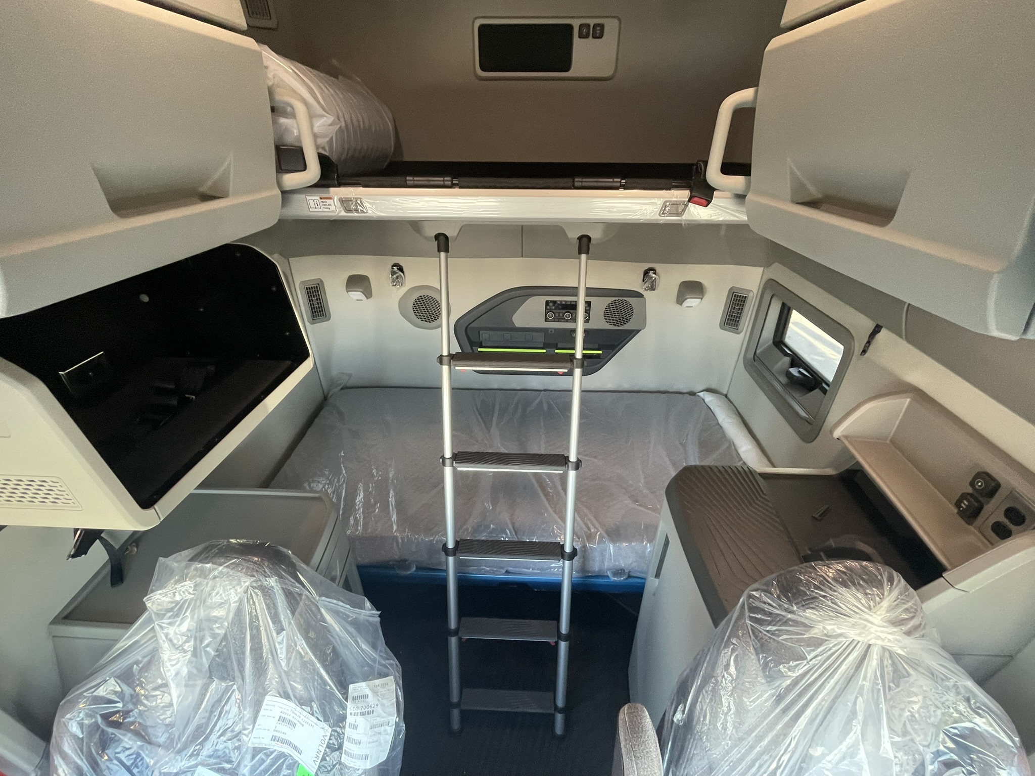 2026 Volvo - image 19