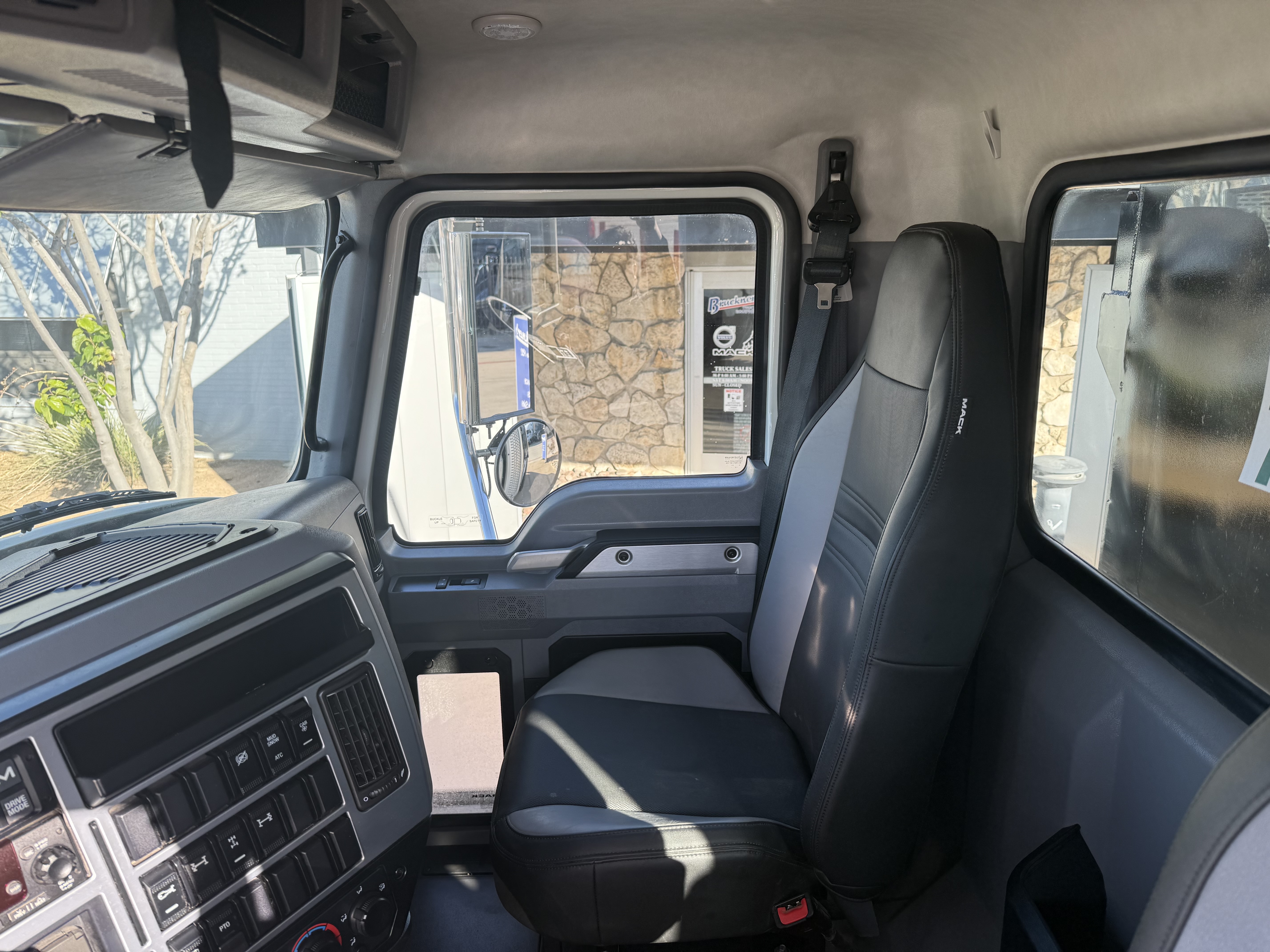 2025 Mack Granite - image 20