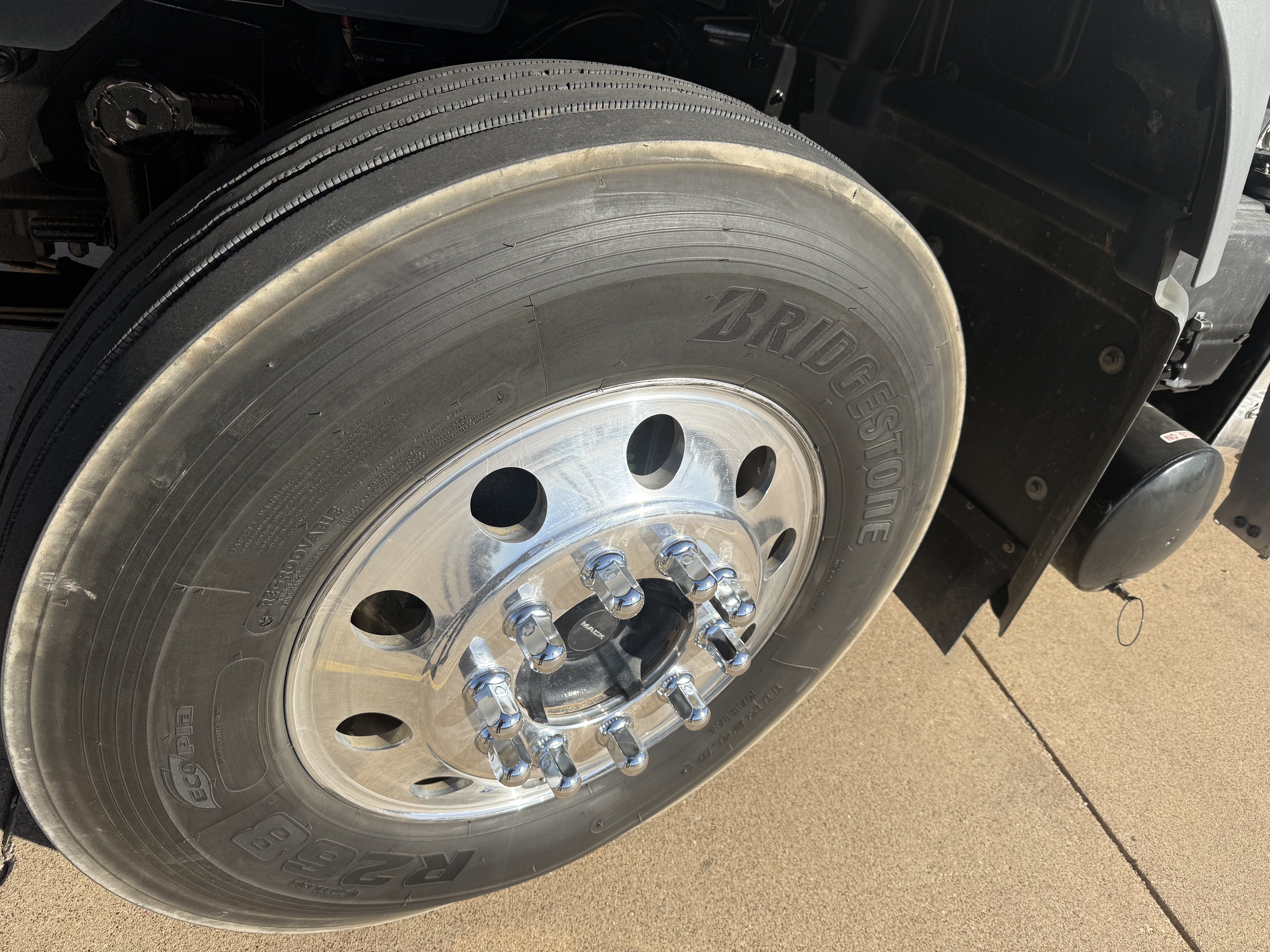 2025 Mack Granite - image 7