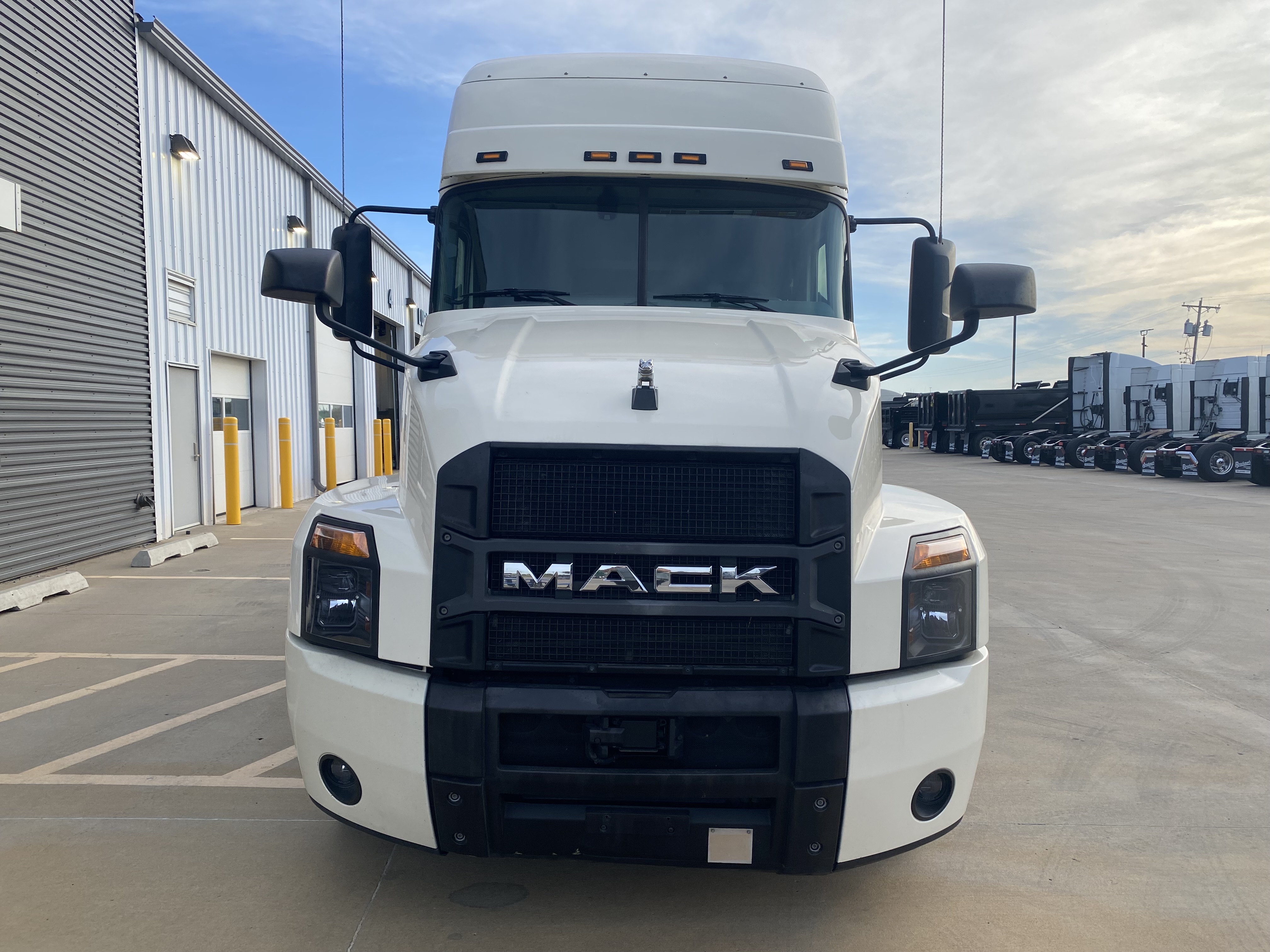 2022 Mack - image 2
