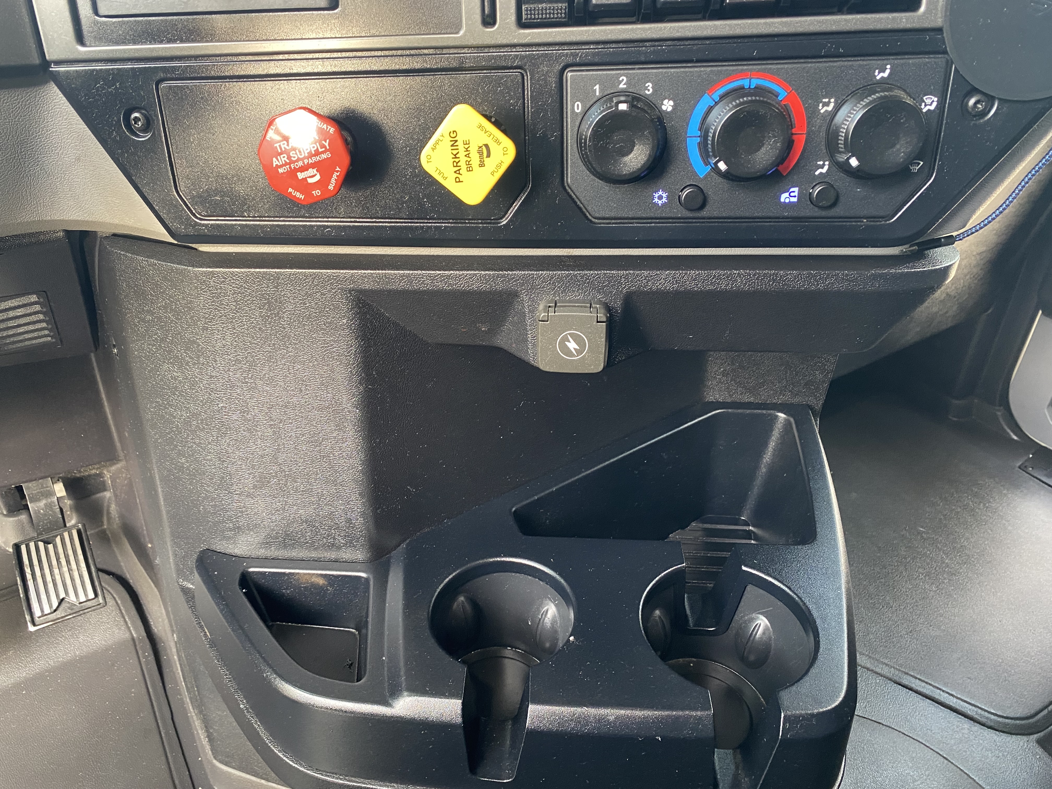 2022 Mack - image 20