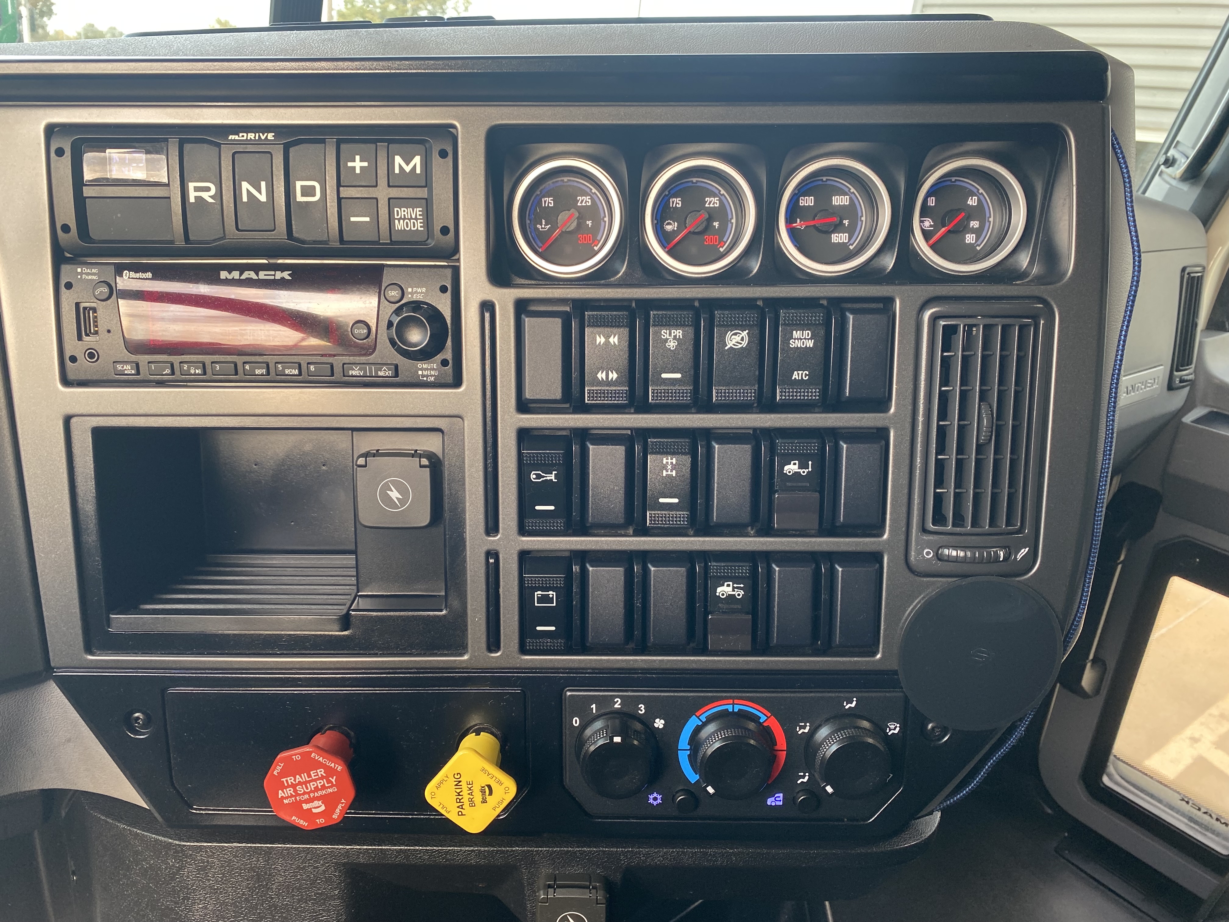 2022 Mack - image 18