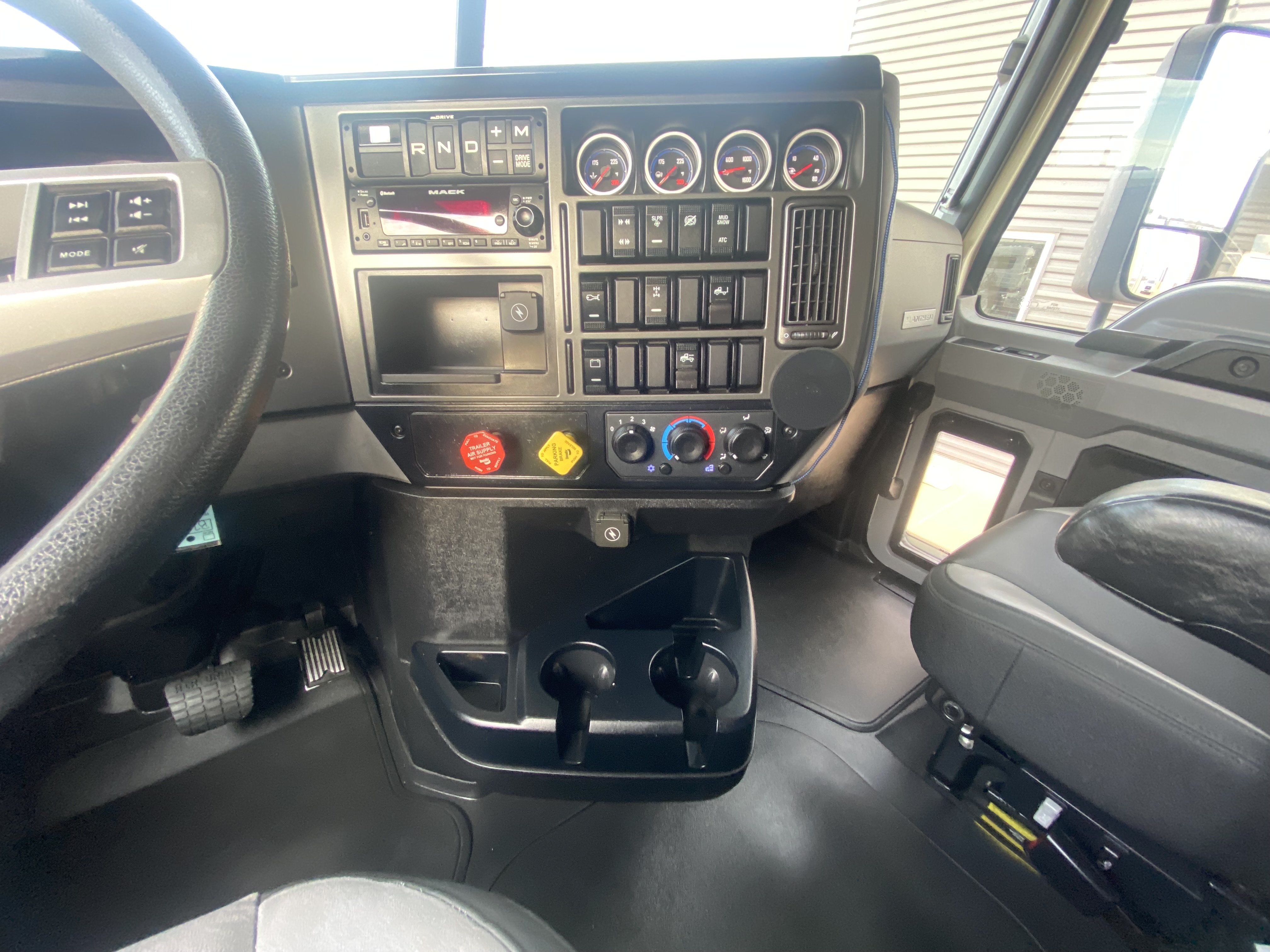 2022 Mack - image 19