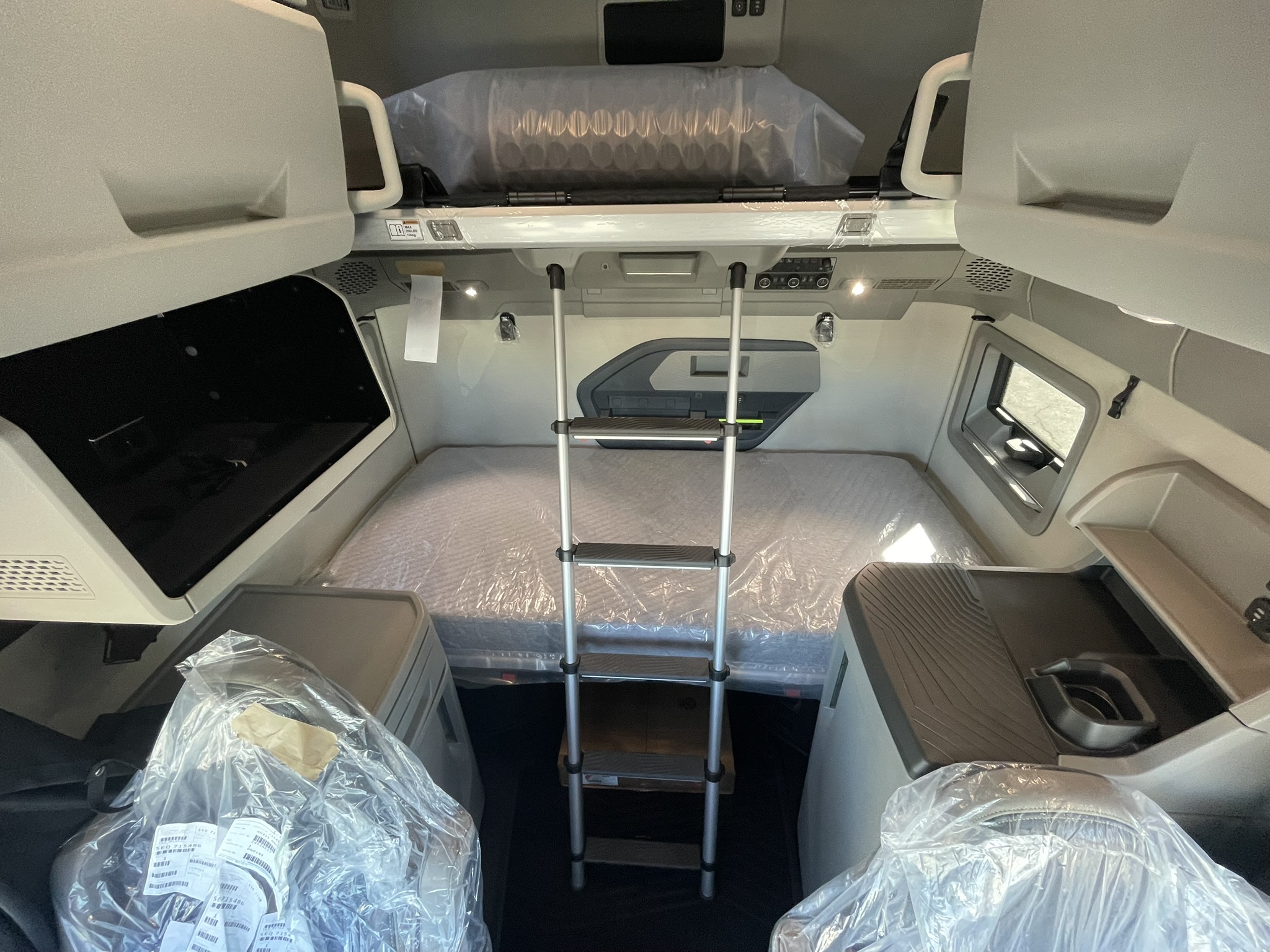 2026 Volvo - image 20