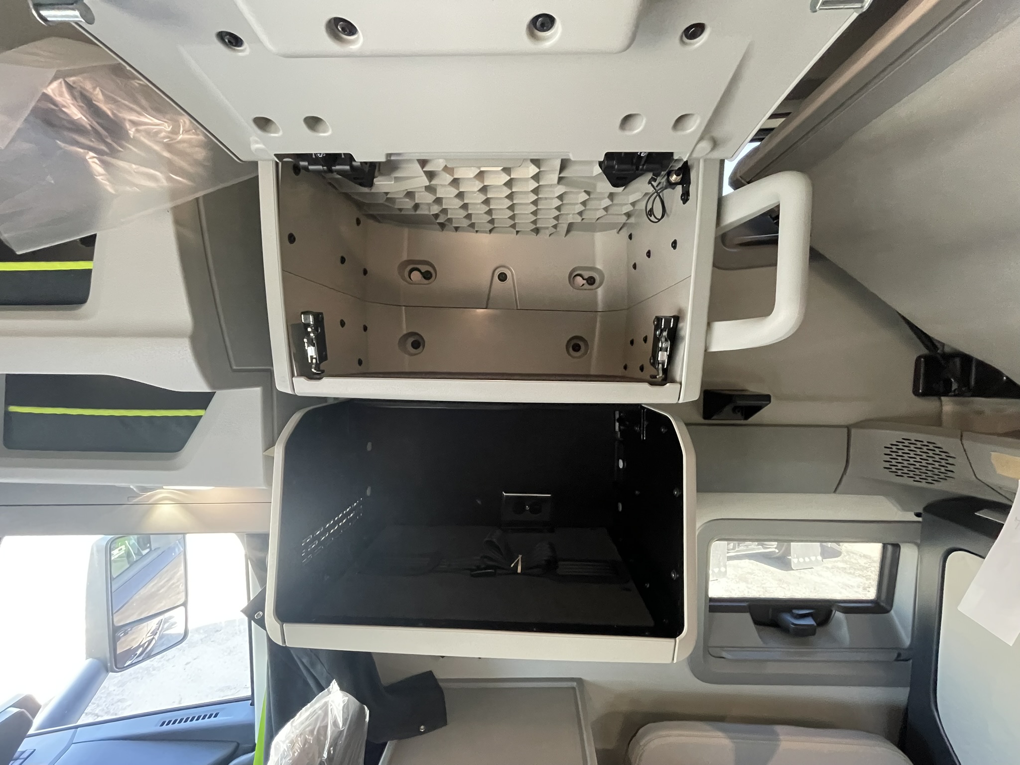 2026 Volvo - image 23