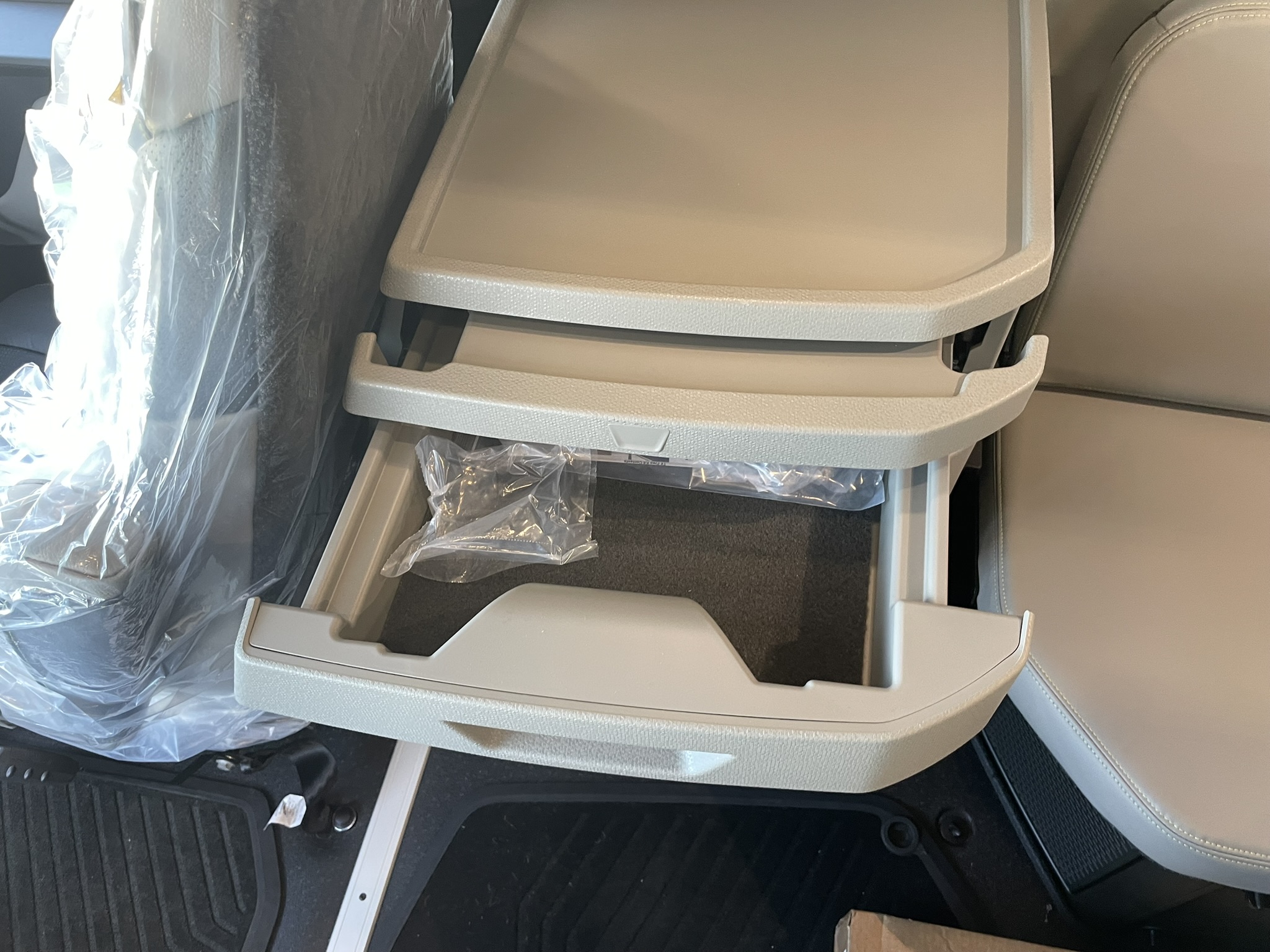 2026 Volvo - image 24