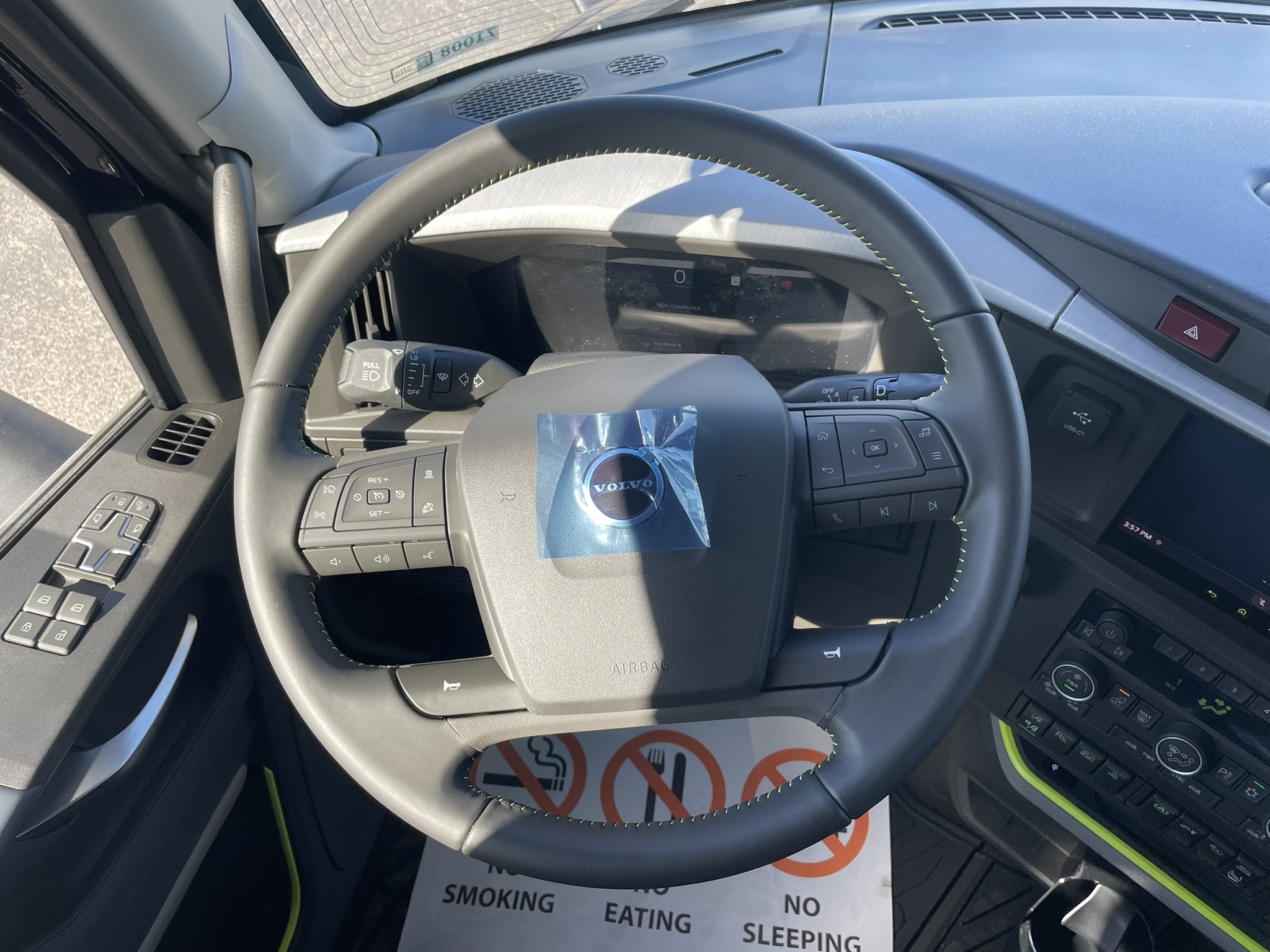 2026 Volvo - image 16