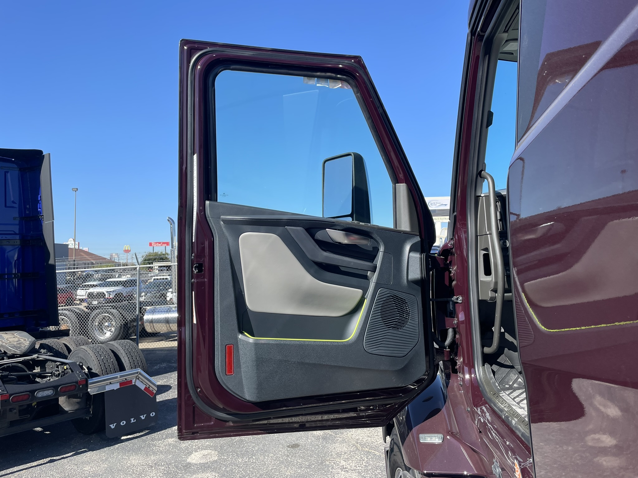 2026 Volvo - image 14