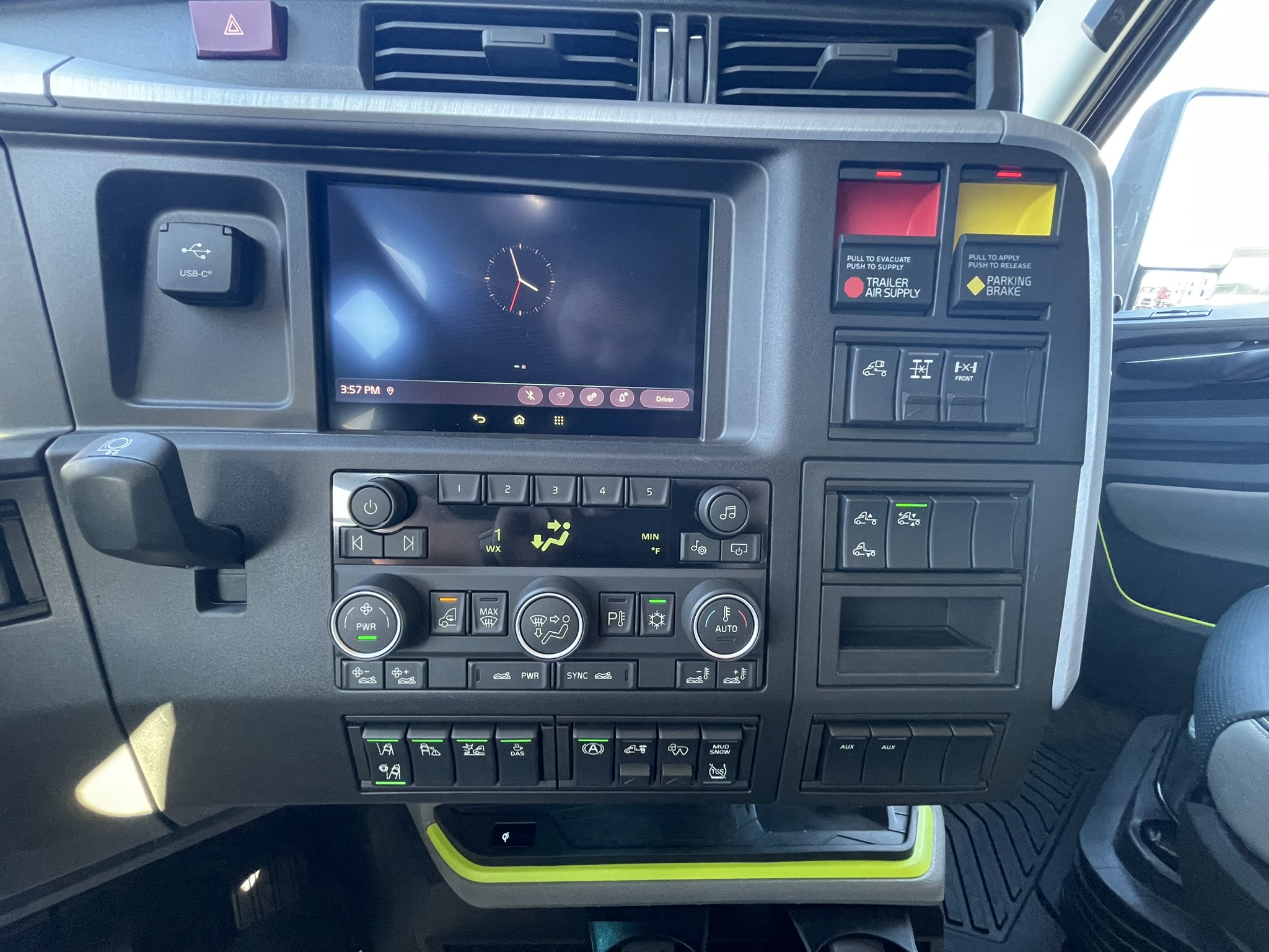 2026 Volvo - image 17