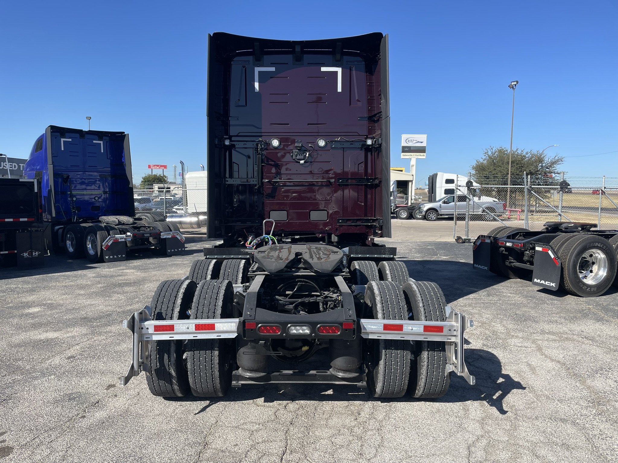 2026 Volvo - image 5