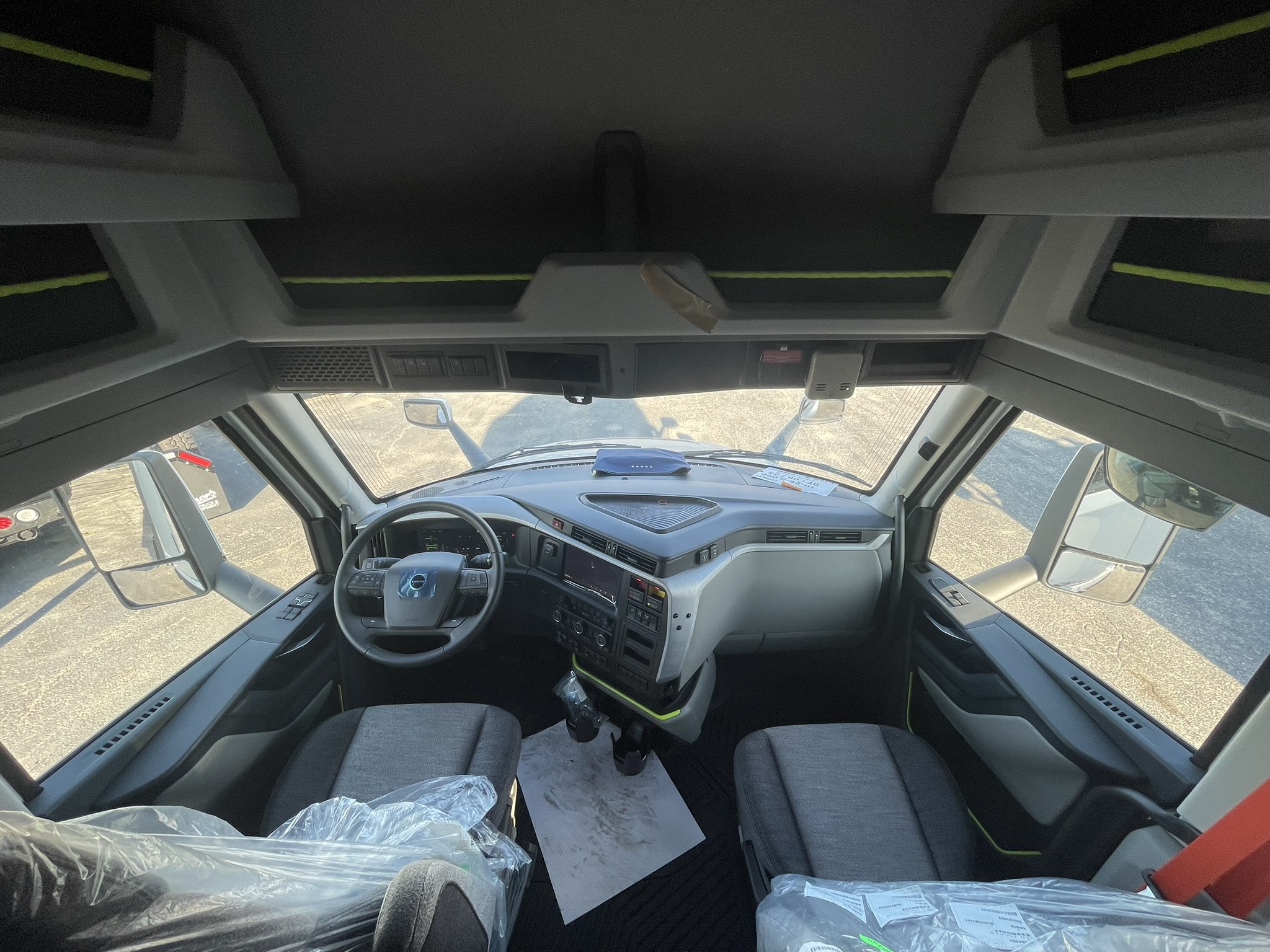 2026 Volvo - image 17