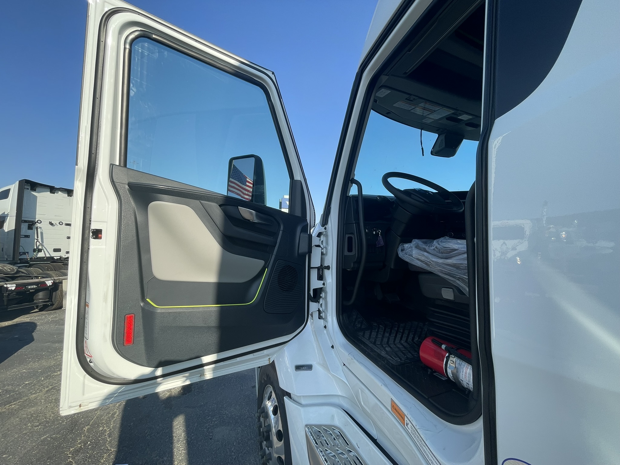 2026 Volvo - image 16