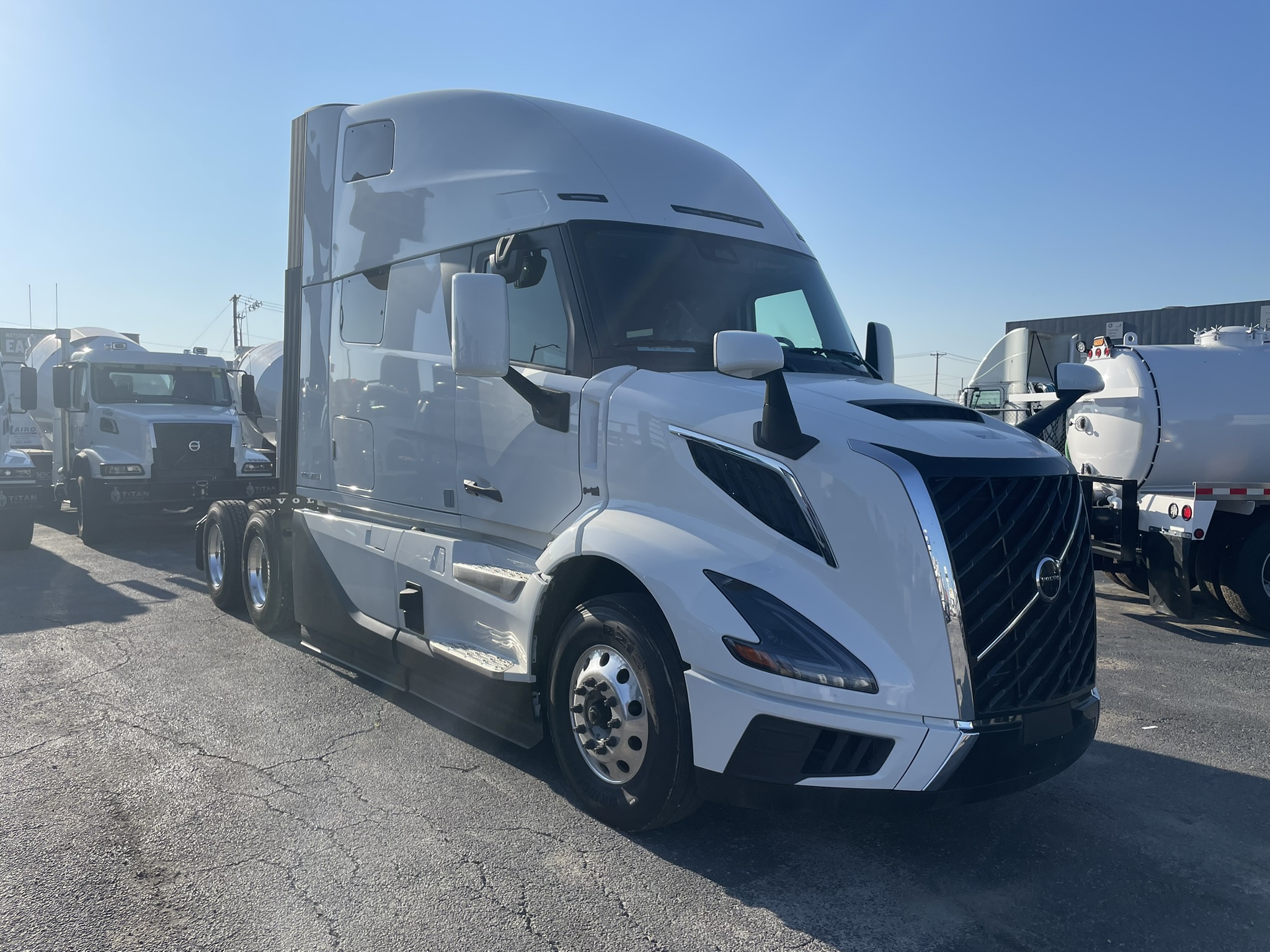 2026 Volvo - image 3