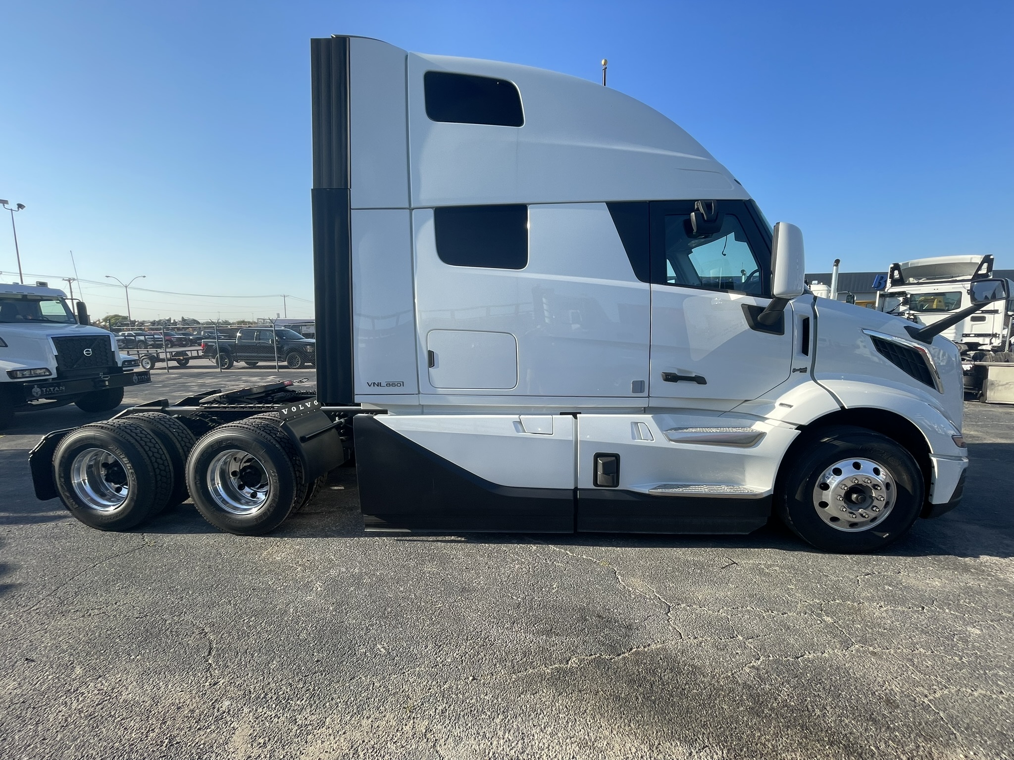 2026 Volvo - image 4