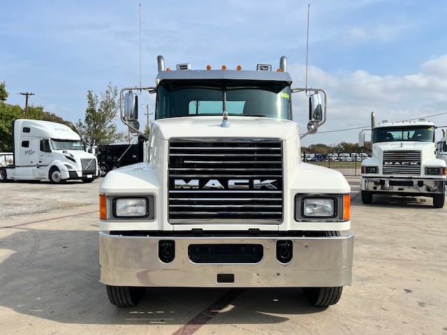 2018 Mack - image 2