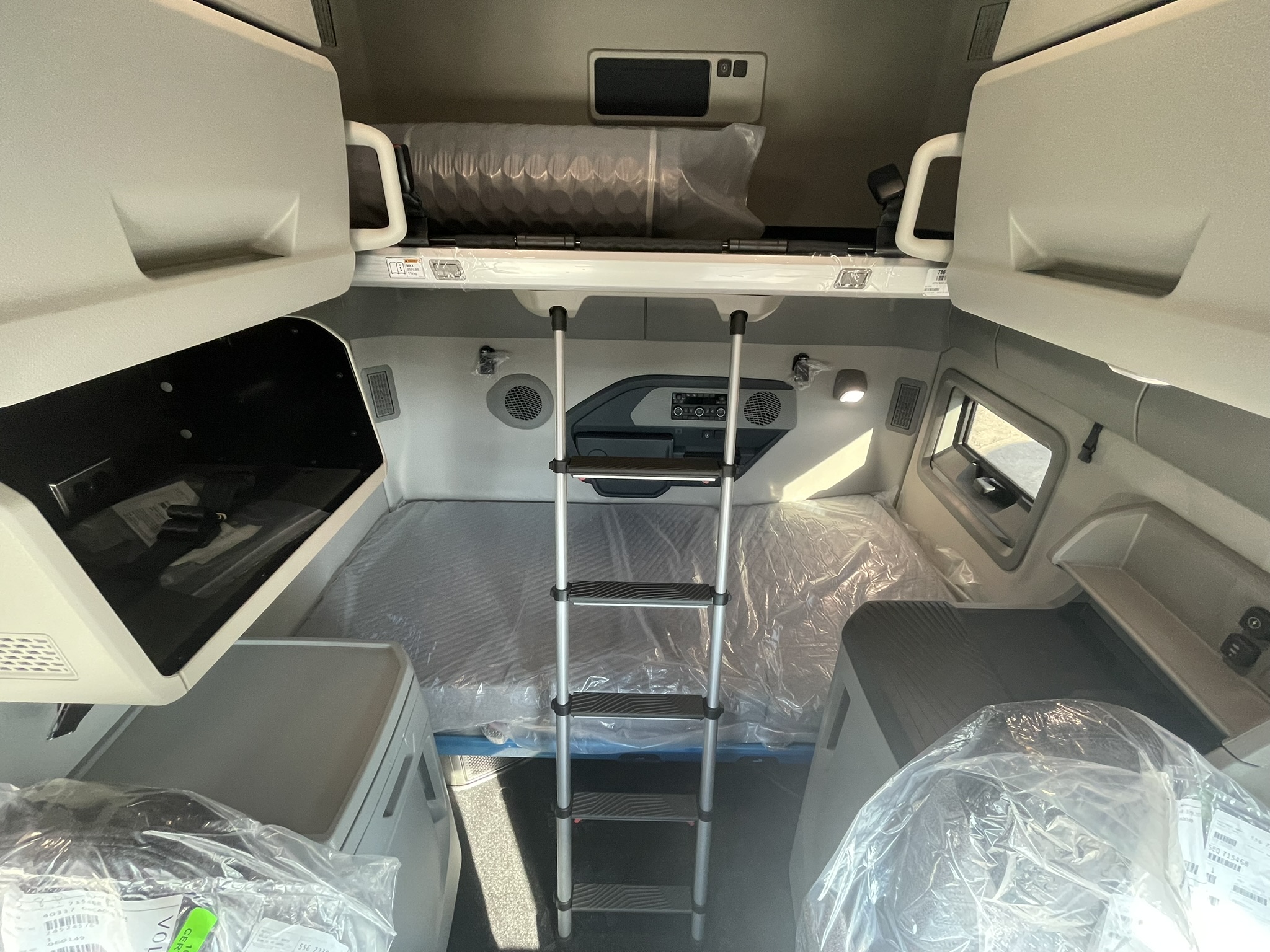 2026 Volvo - image 19