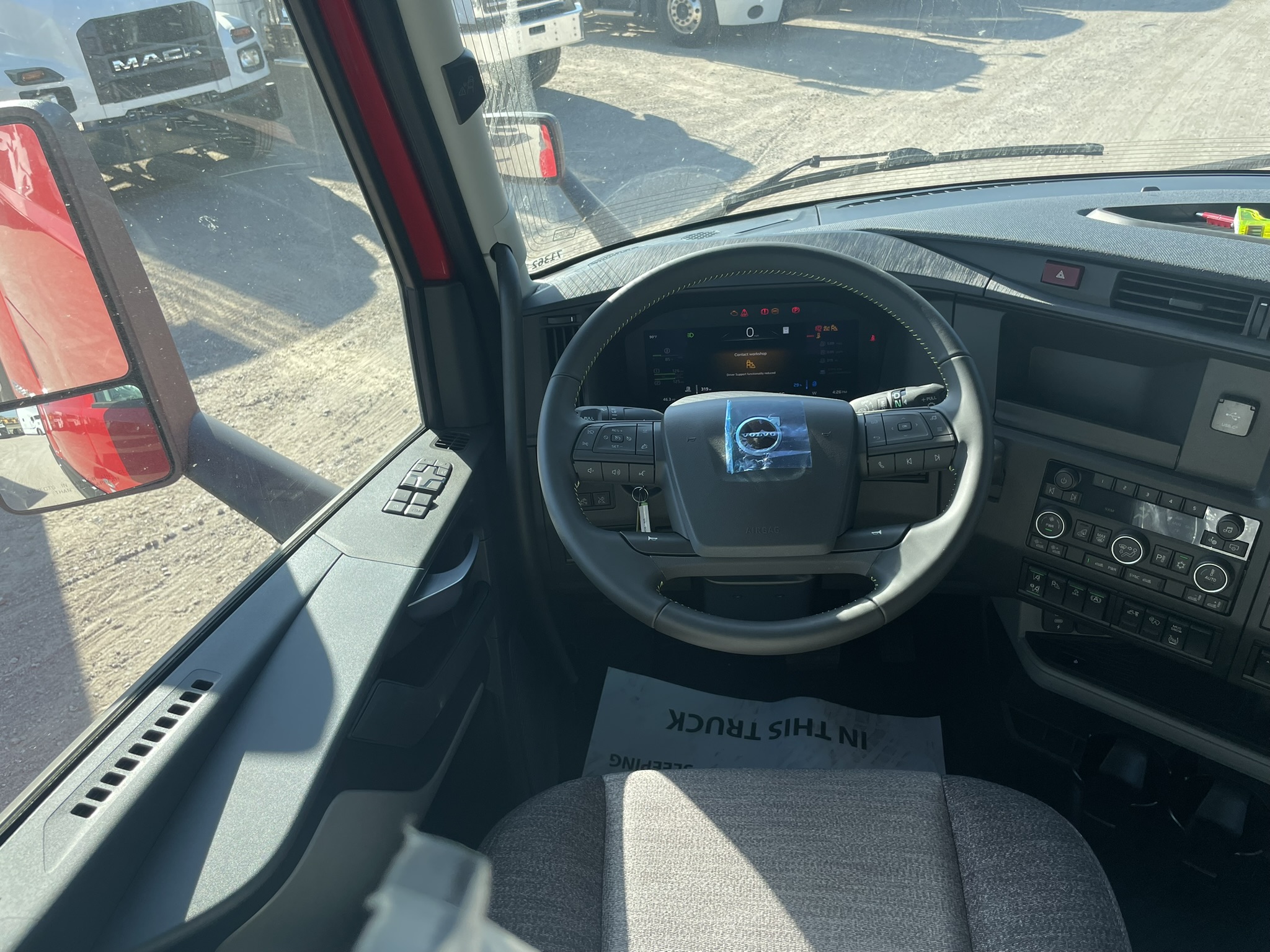 2026 Volvo - image 15