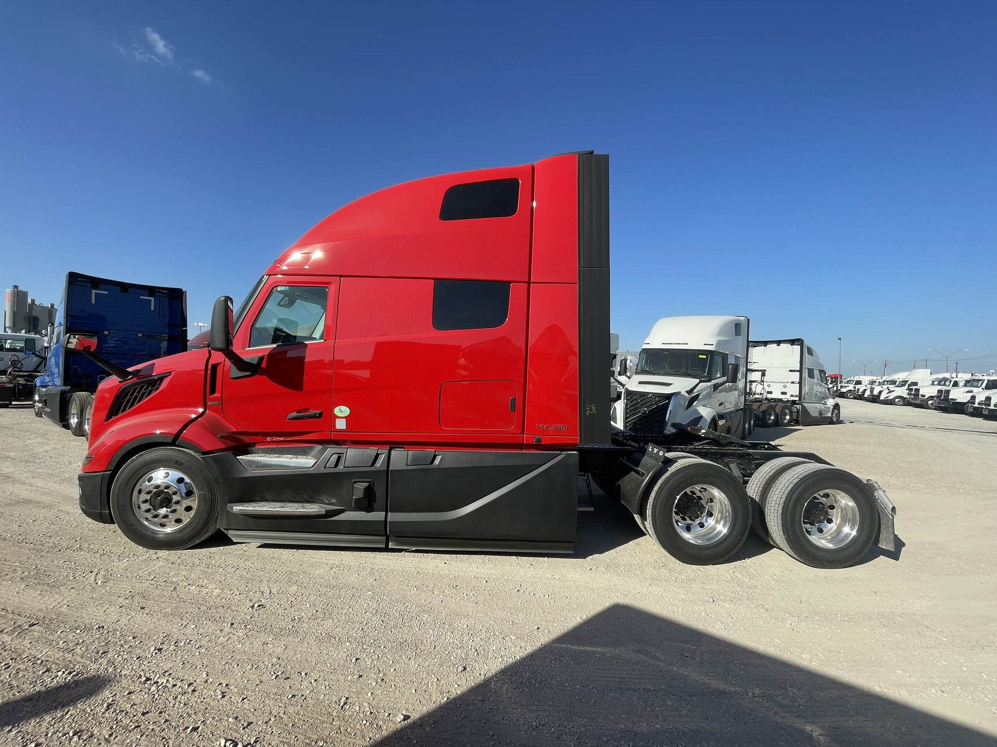 2026 Volvo - image 8