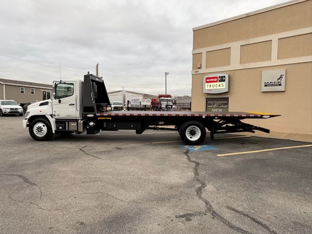 2025 Hino L7 - image 2