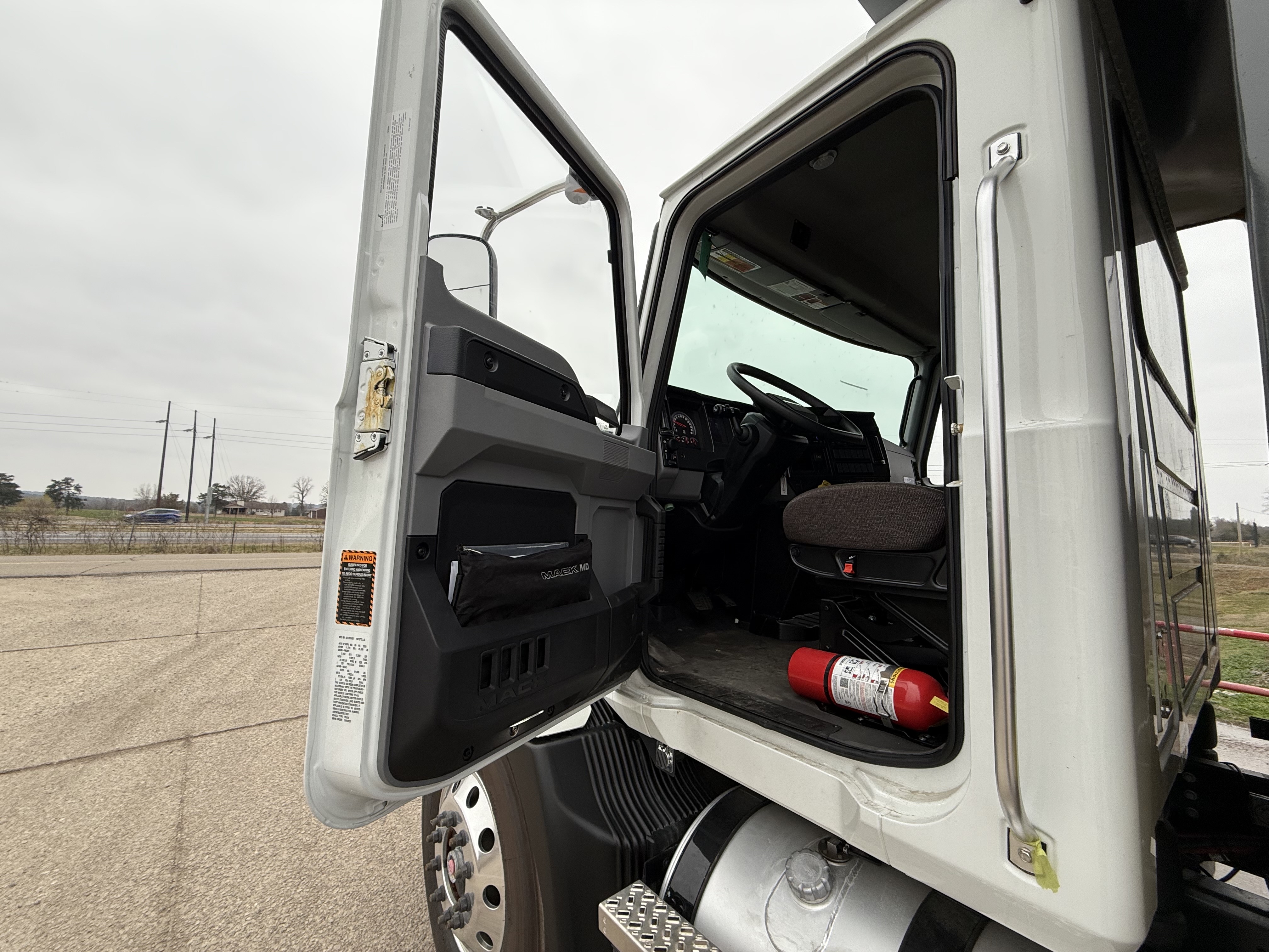 2025 Mack - image 8