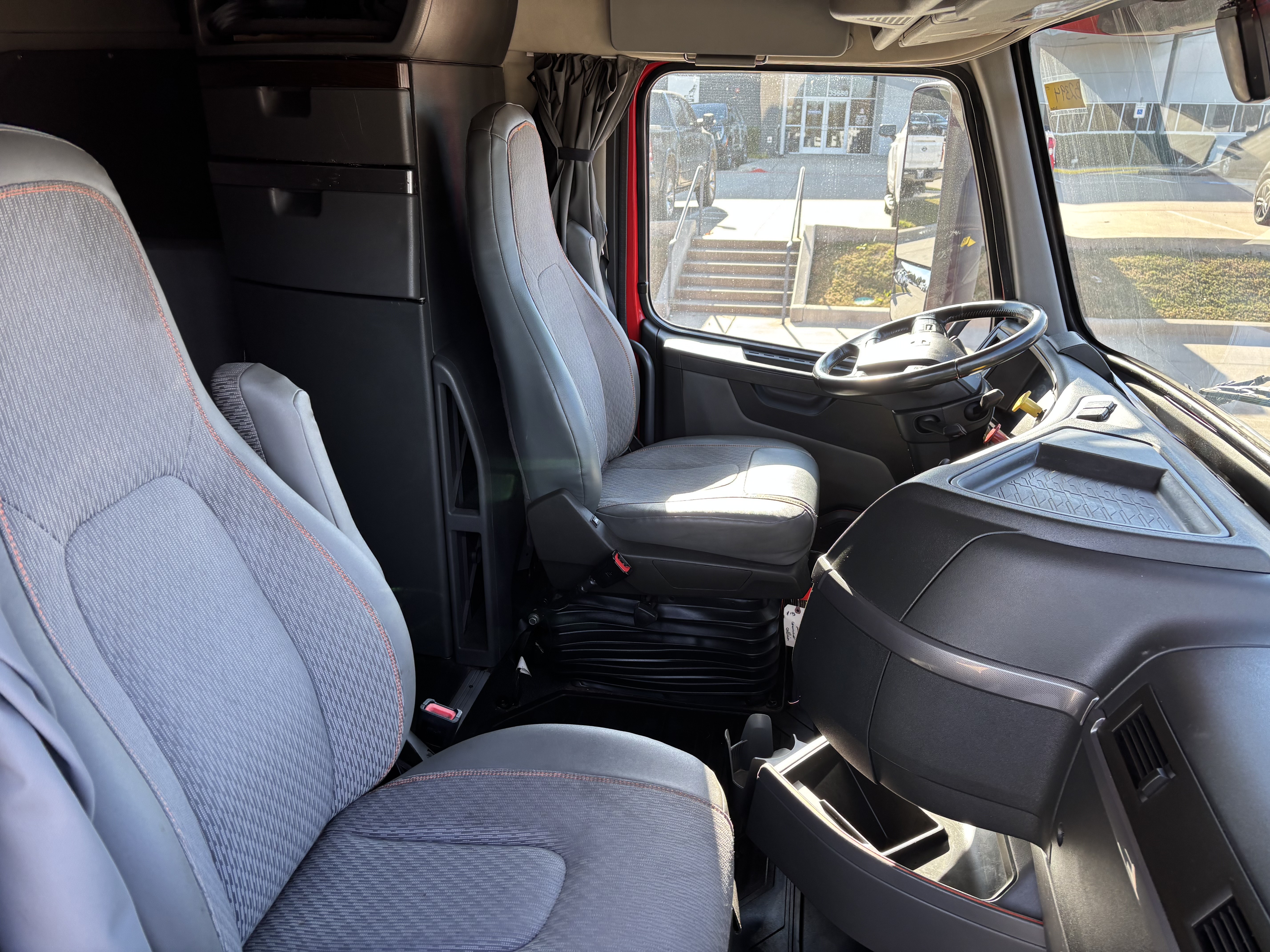 2021 Volvo - image 19