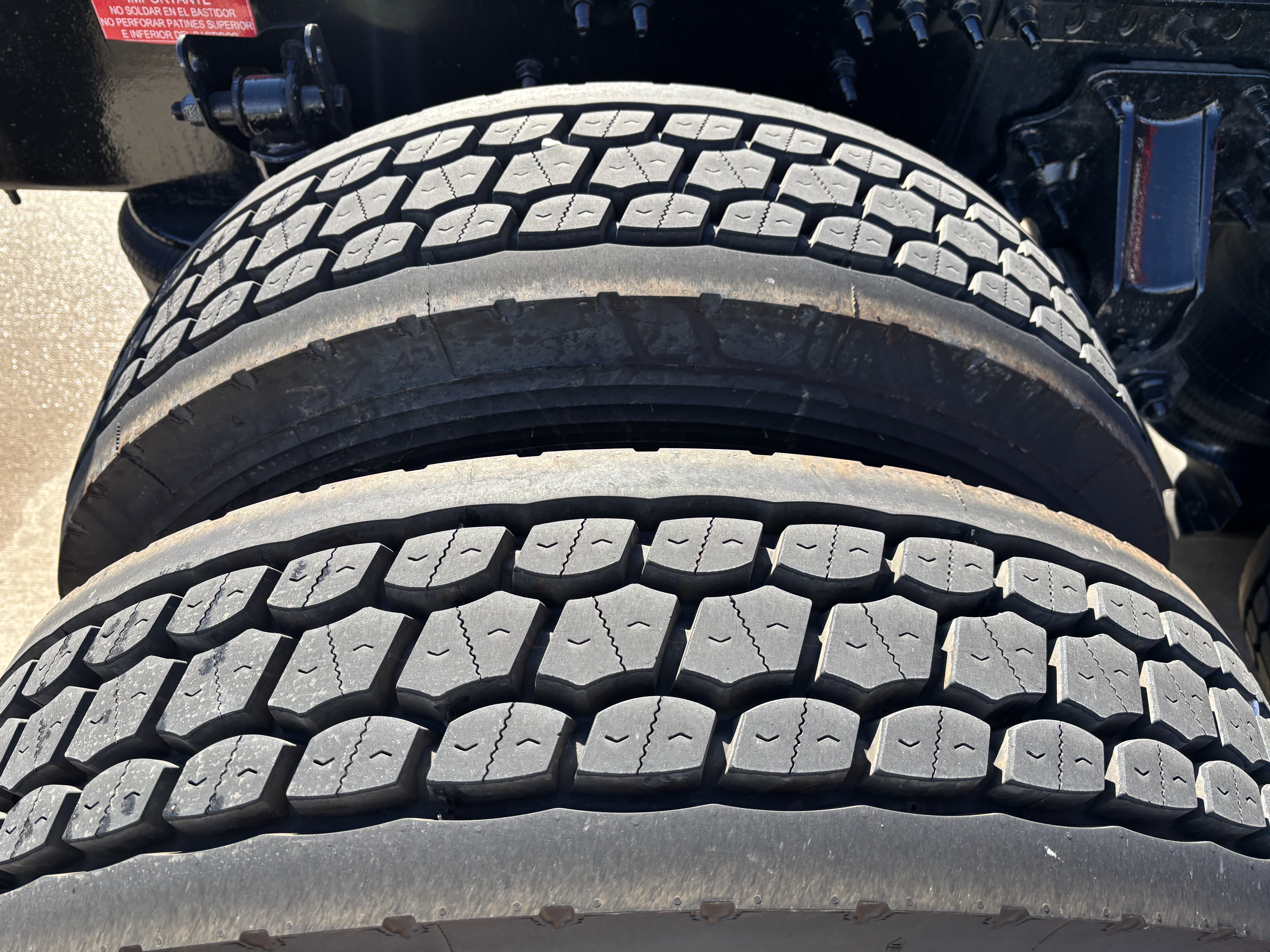 2021 Volvo - image 13