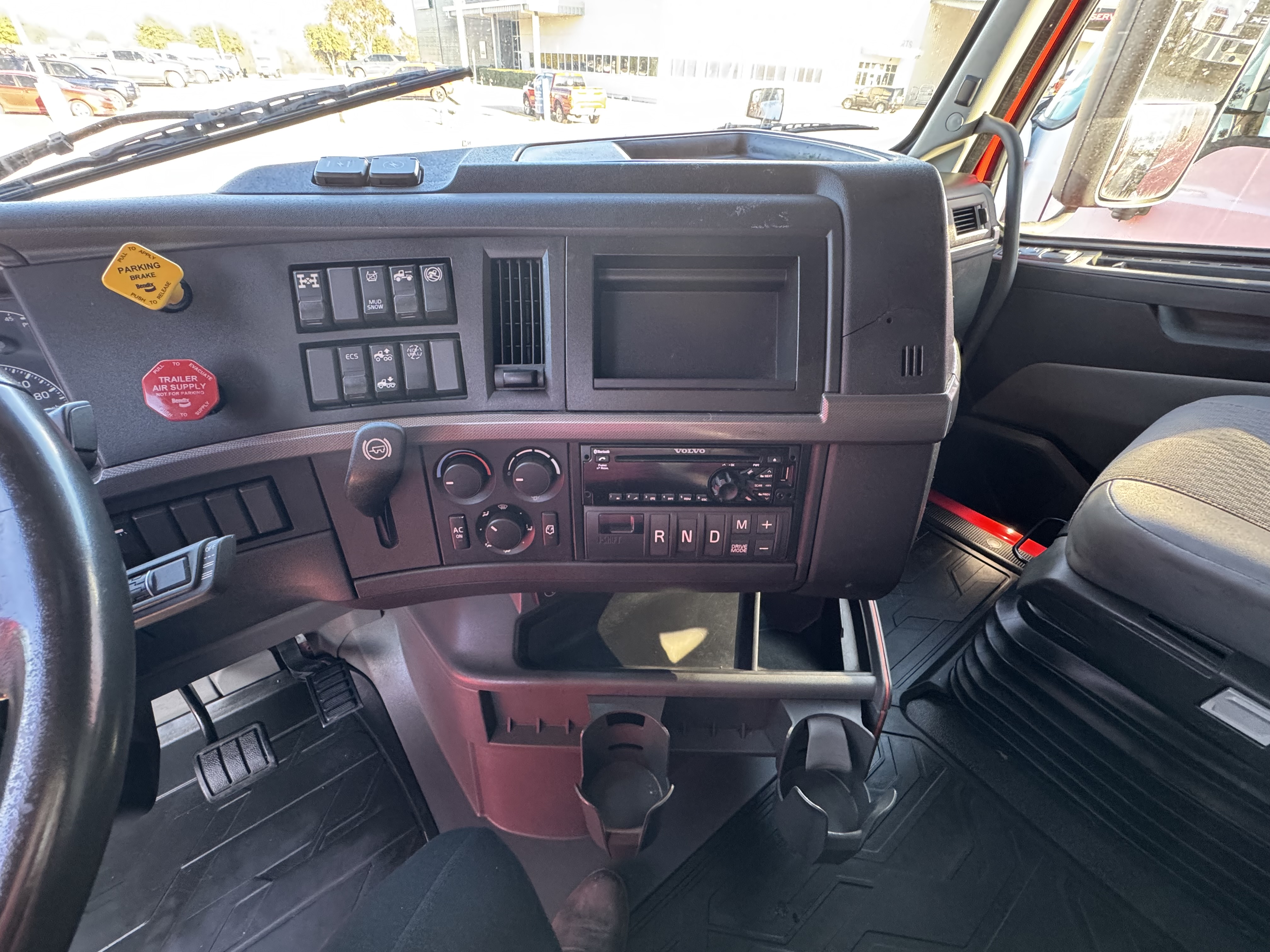 2021 Volvo - image 21