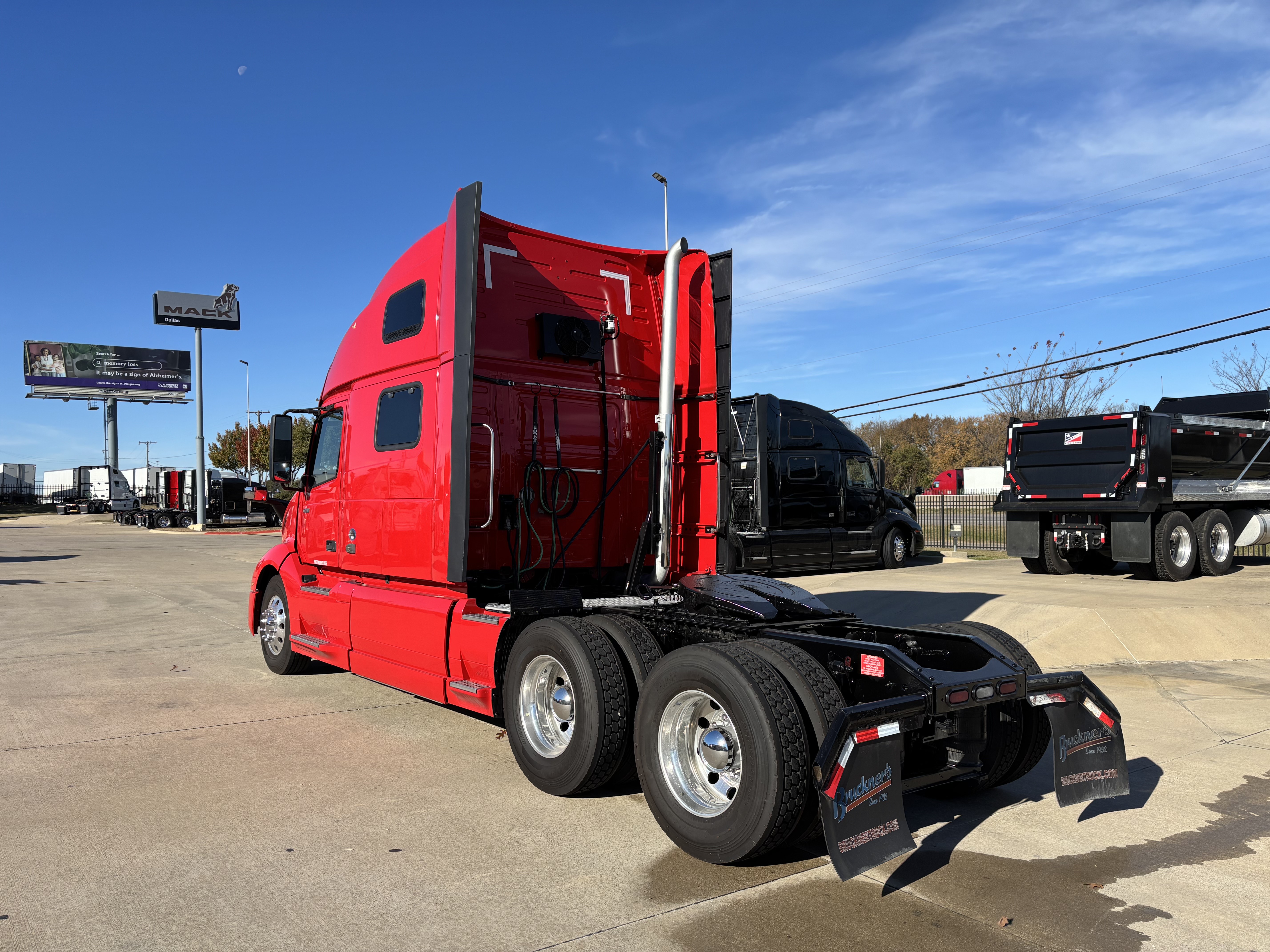 2021 Volvo - image 7