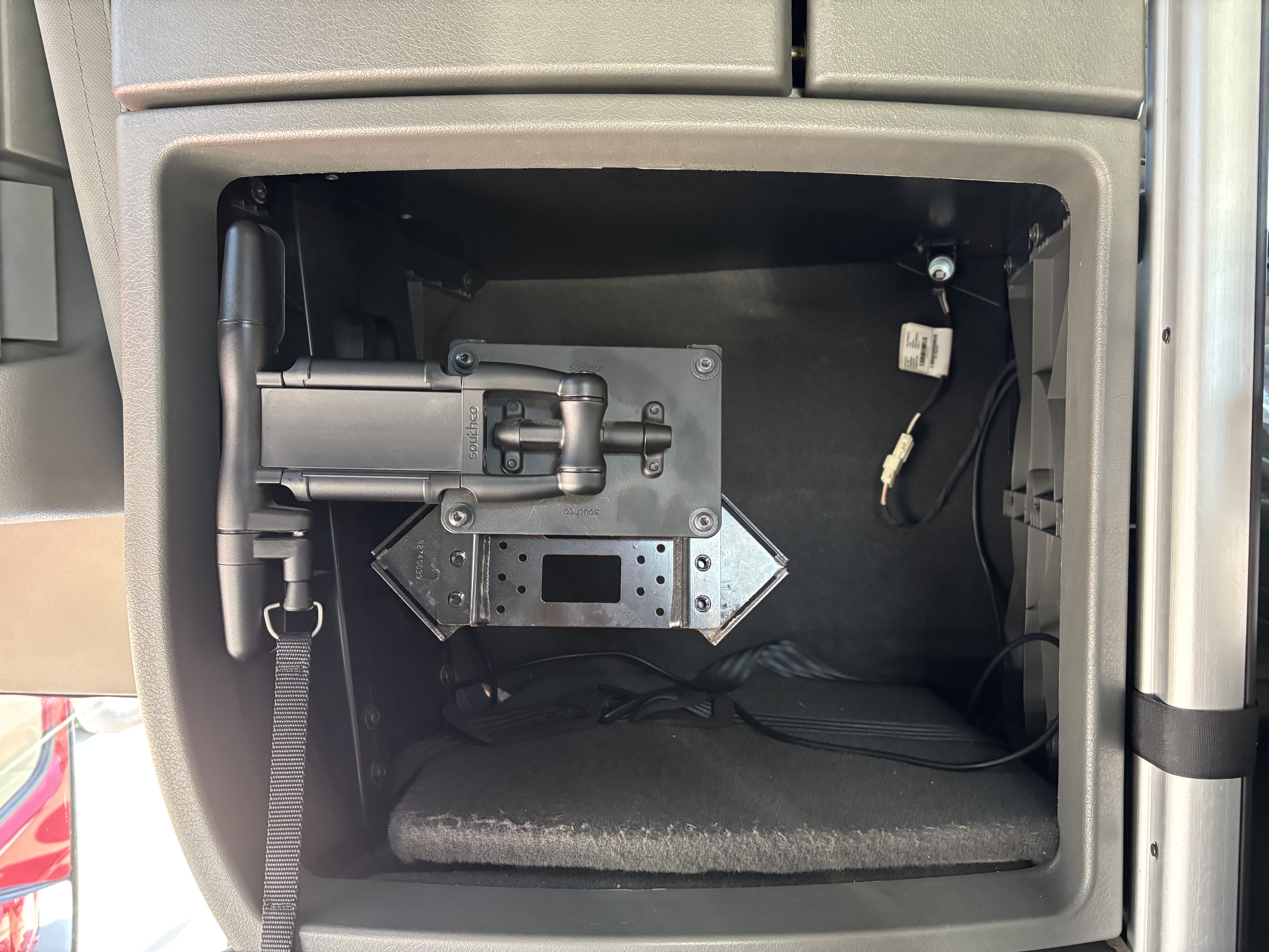 2021 Volvo - image 32