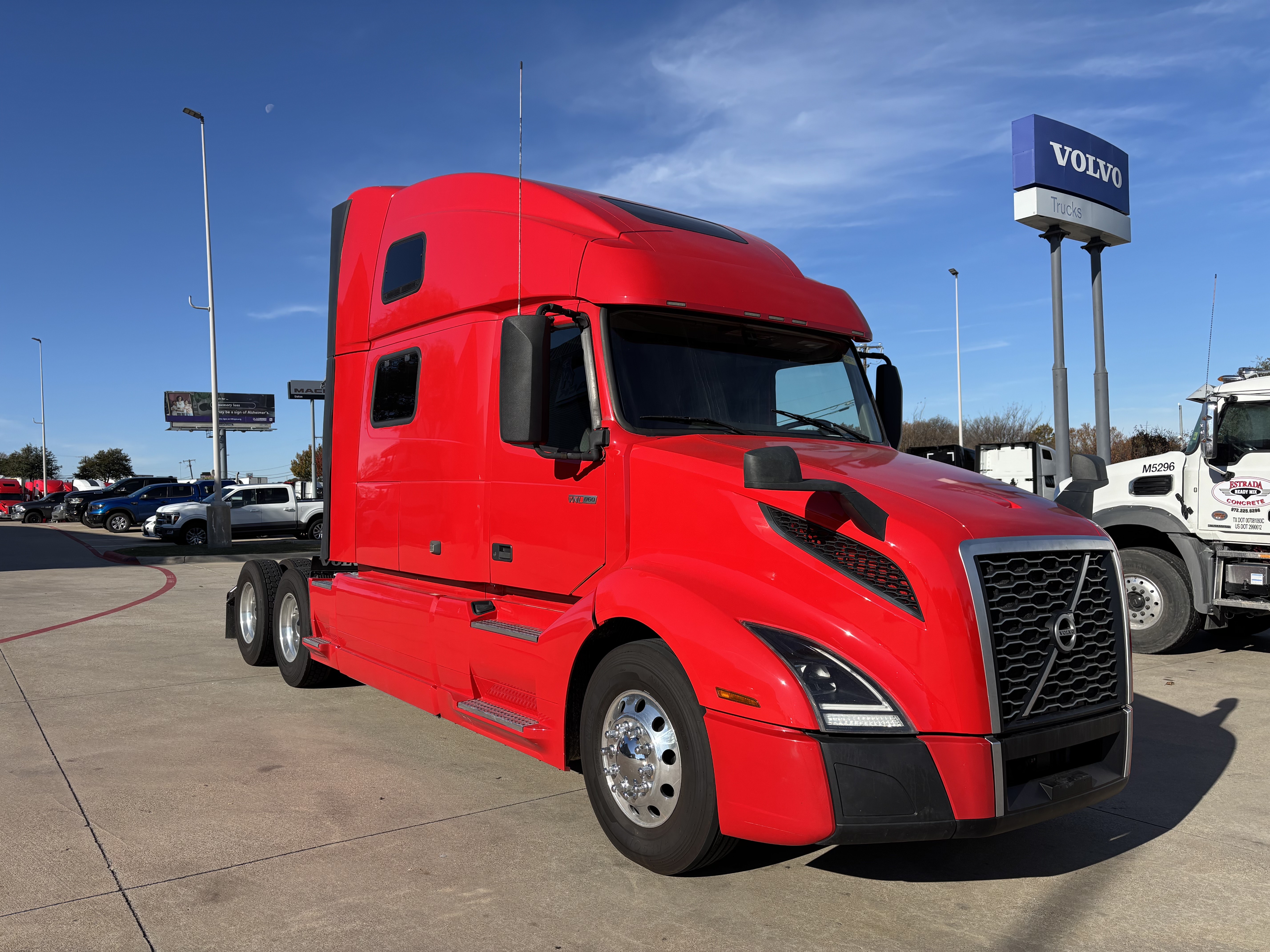 2021 Volvo - image 3