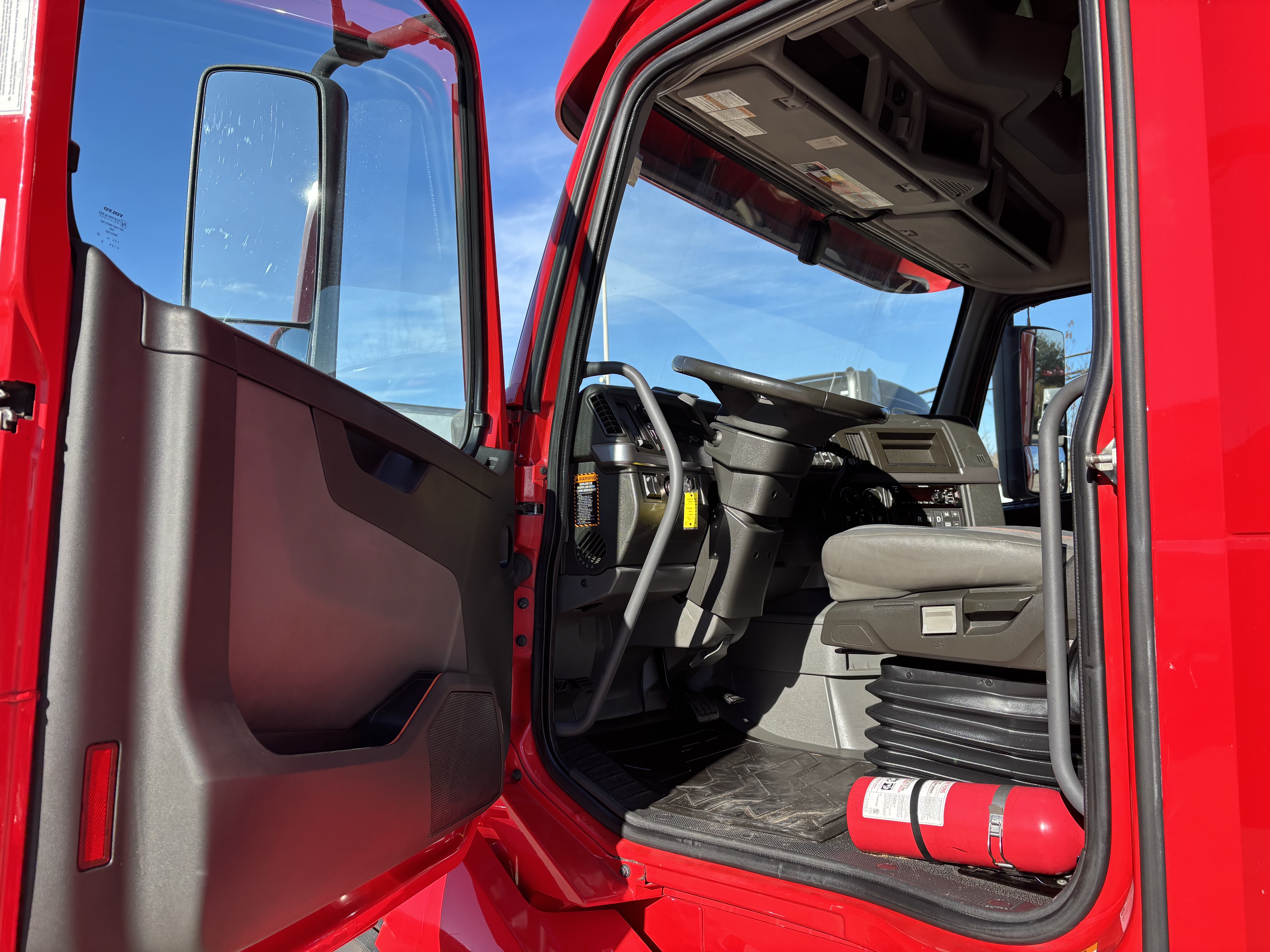 2021 Volvo - image 20