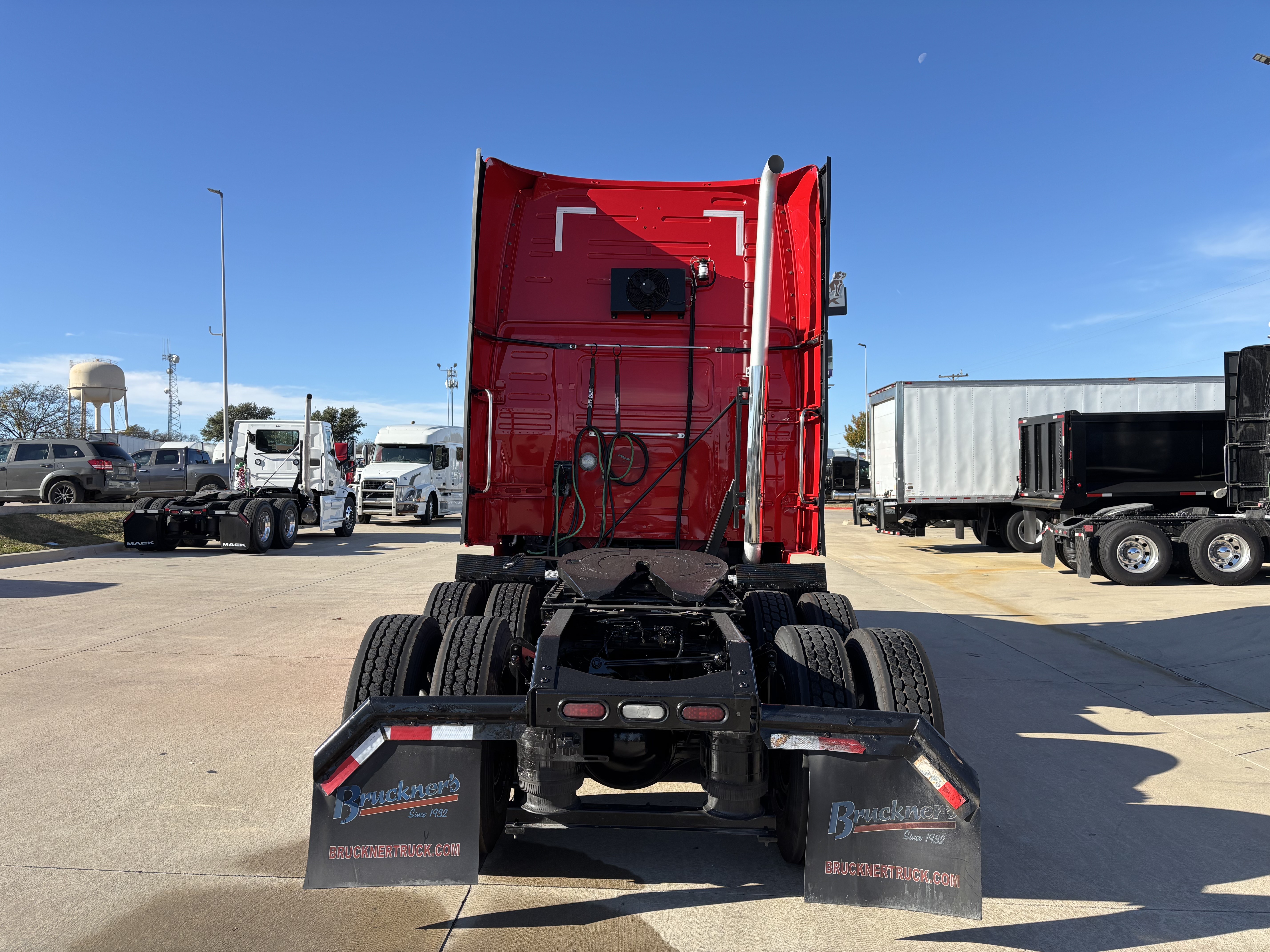 2021 Volvo - image 6