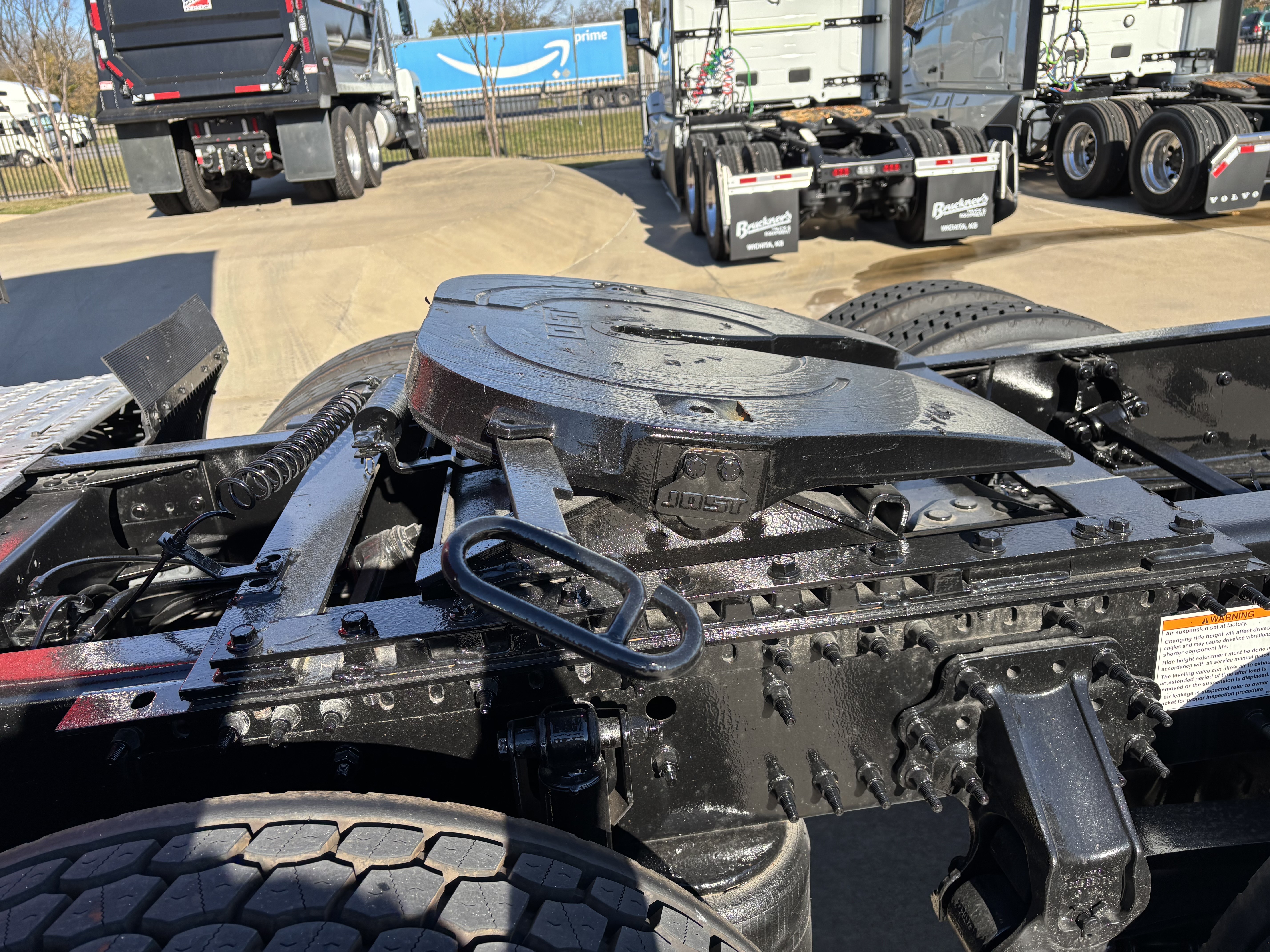 2021 Volvo - image 17