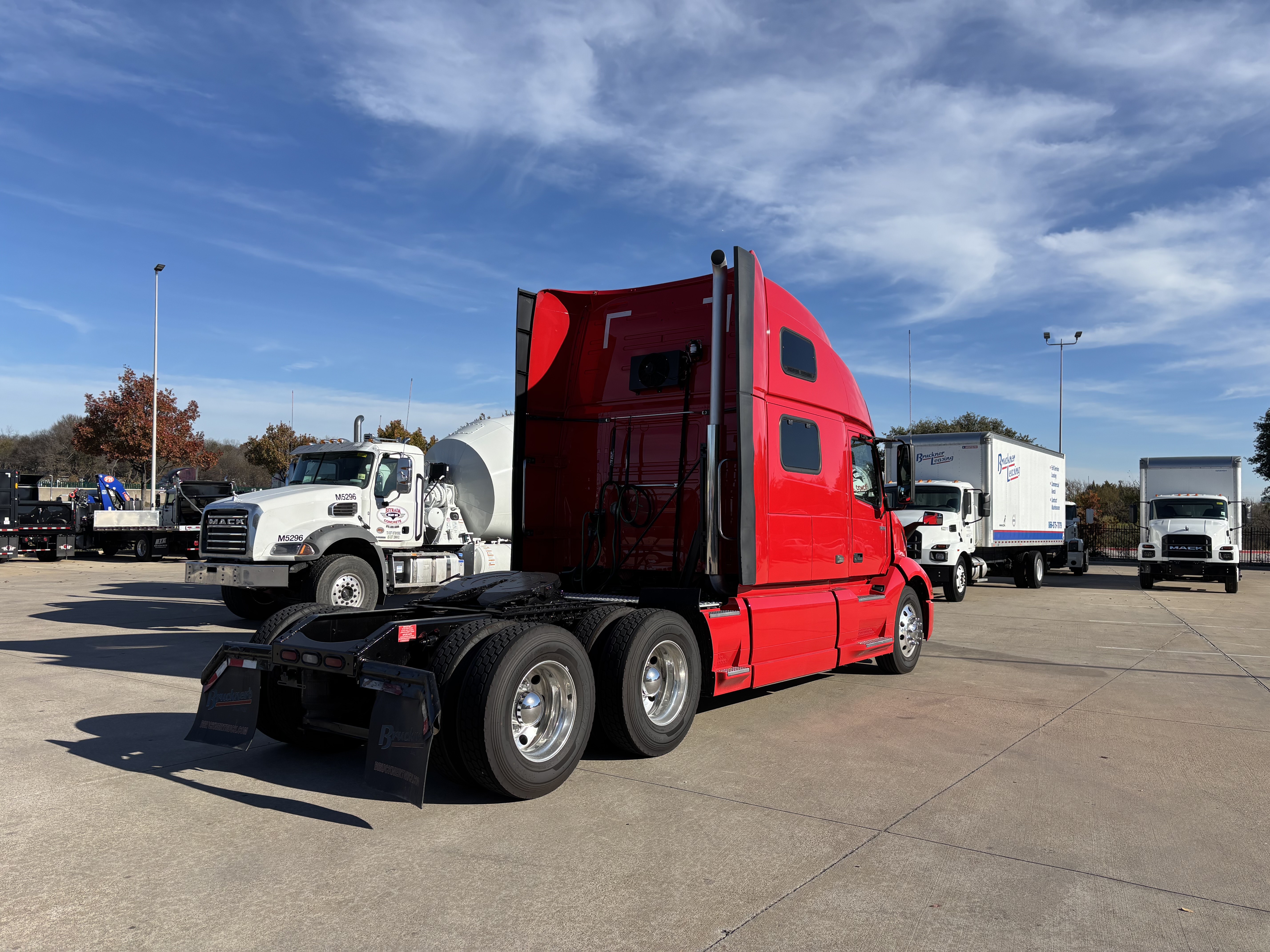 2021 Volvo - image 5