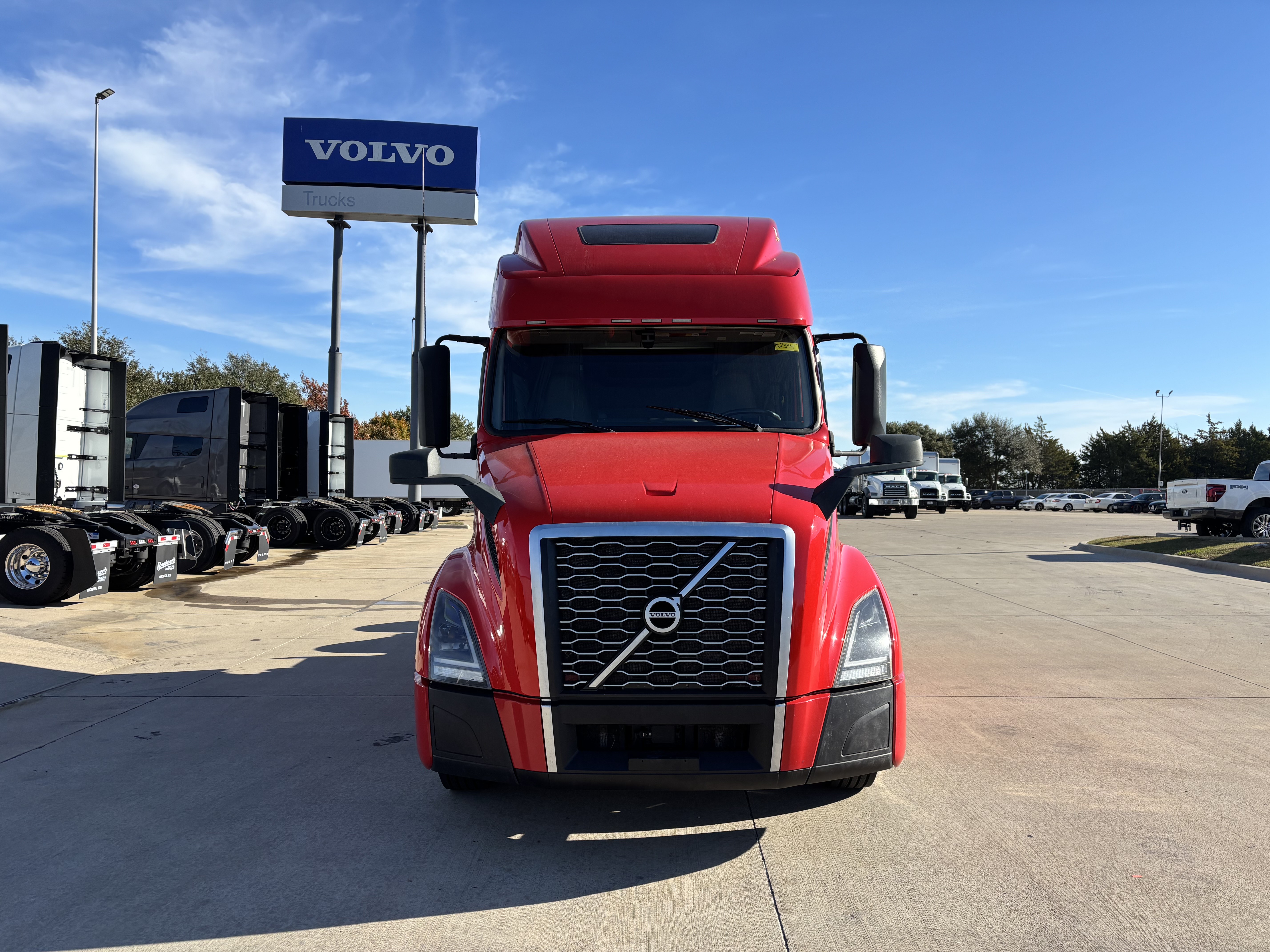 2021 Volvo - image 2