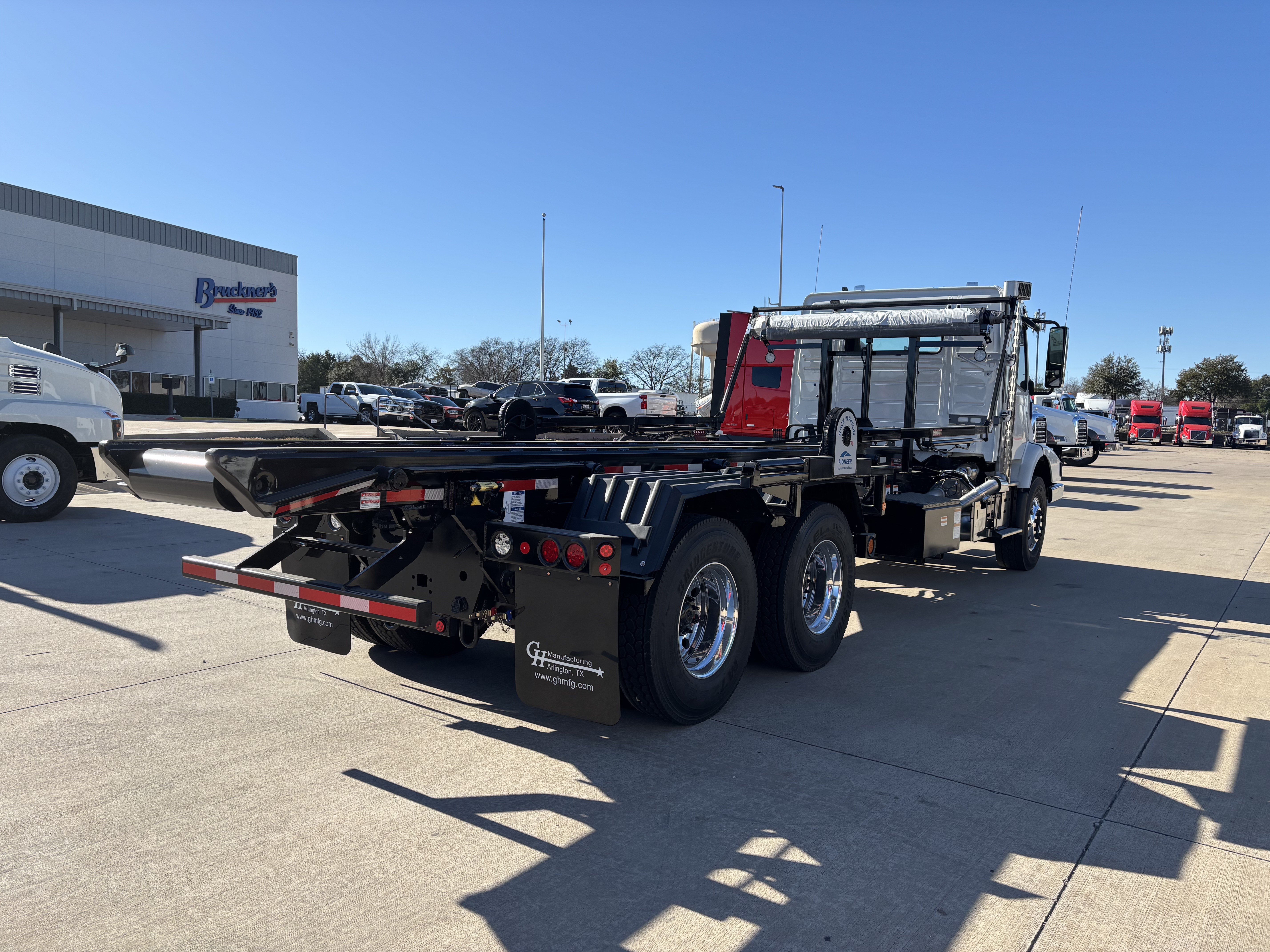 2026 Volvo - image 5