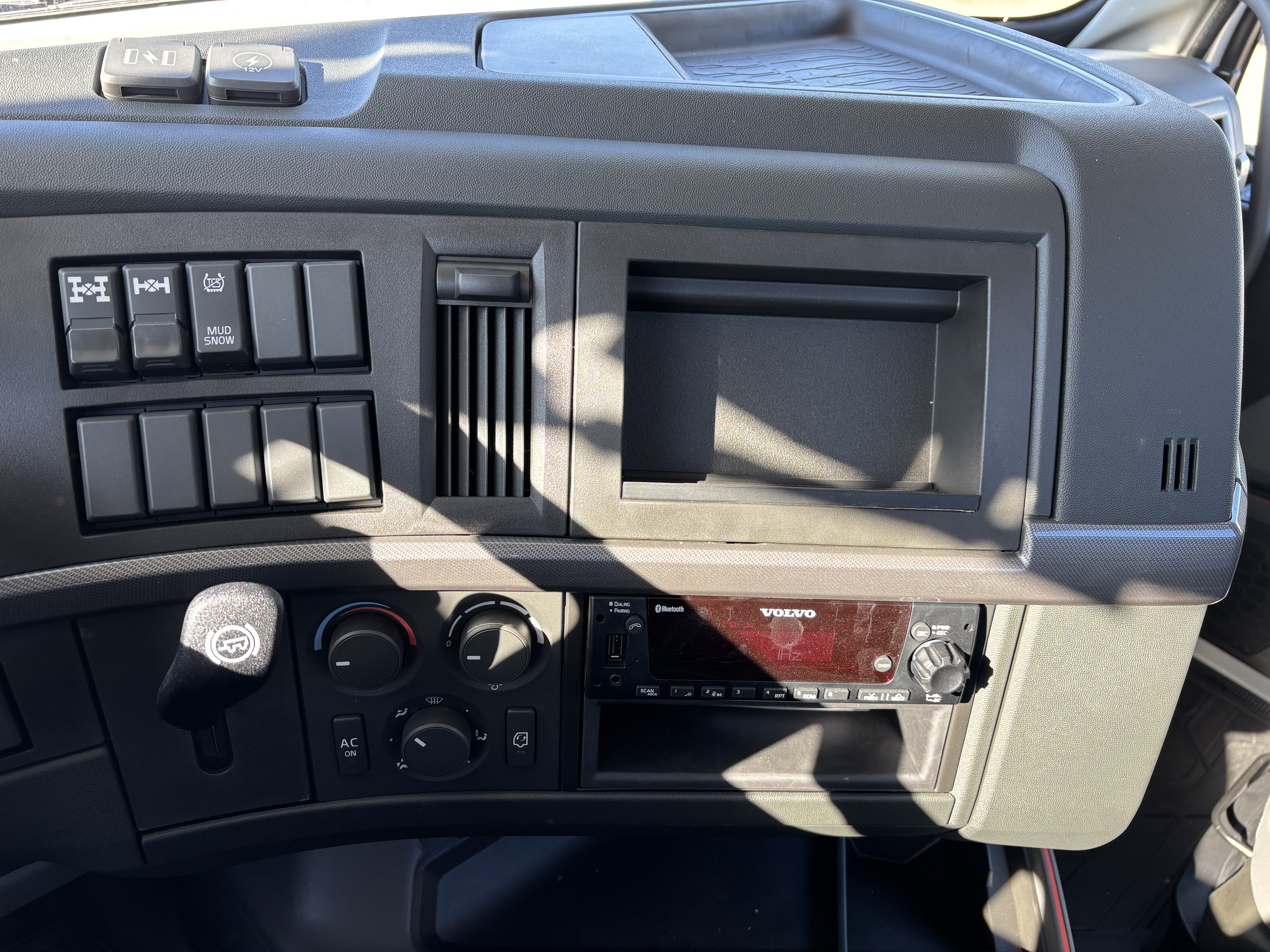 2026 Volvo - image 22