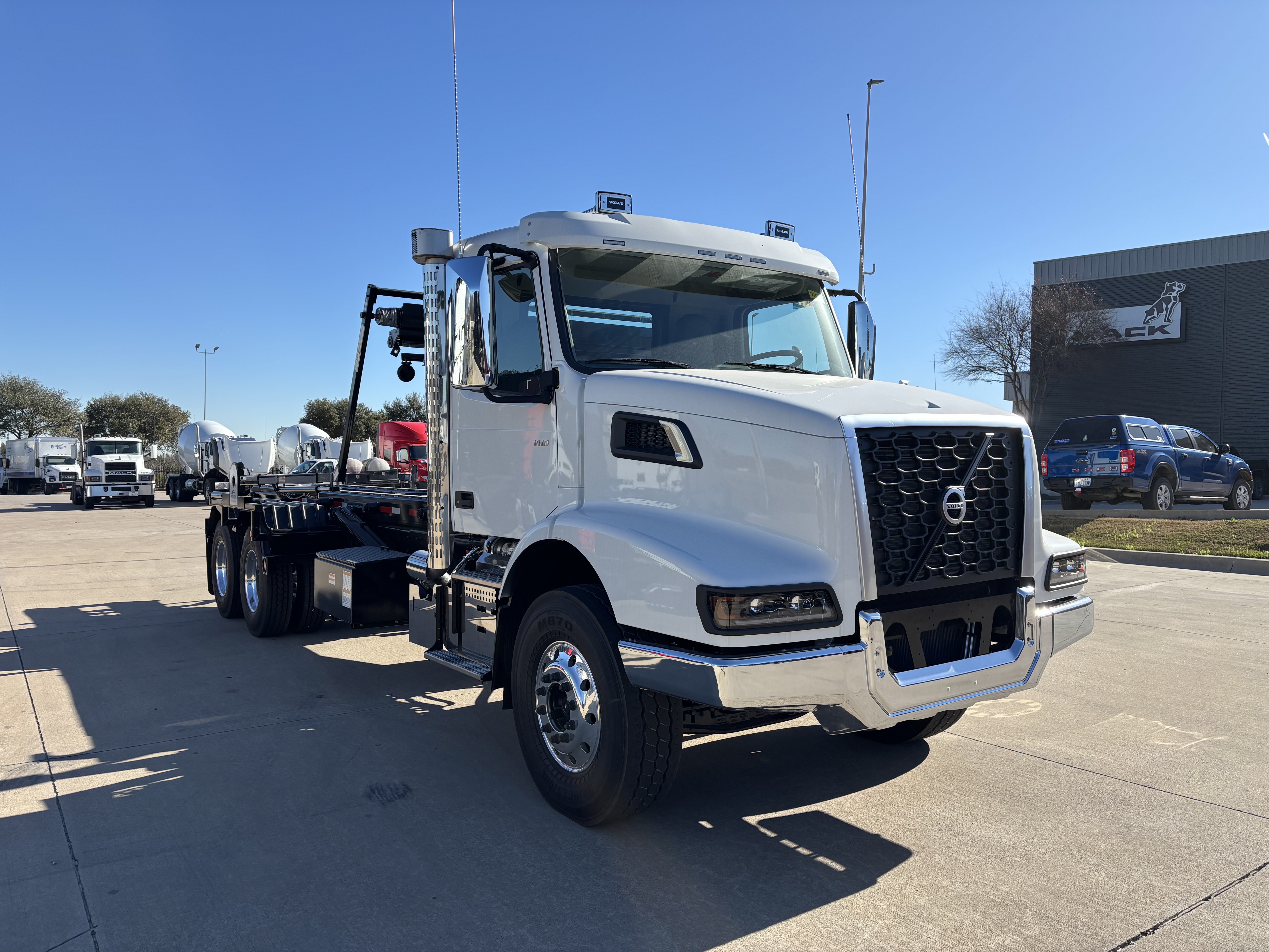 2026 Volvo - image 3